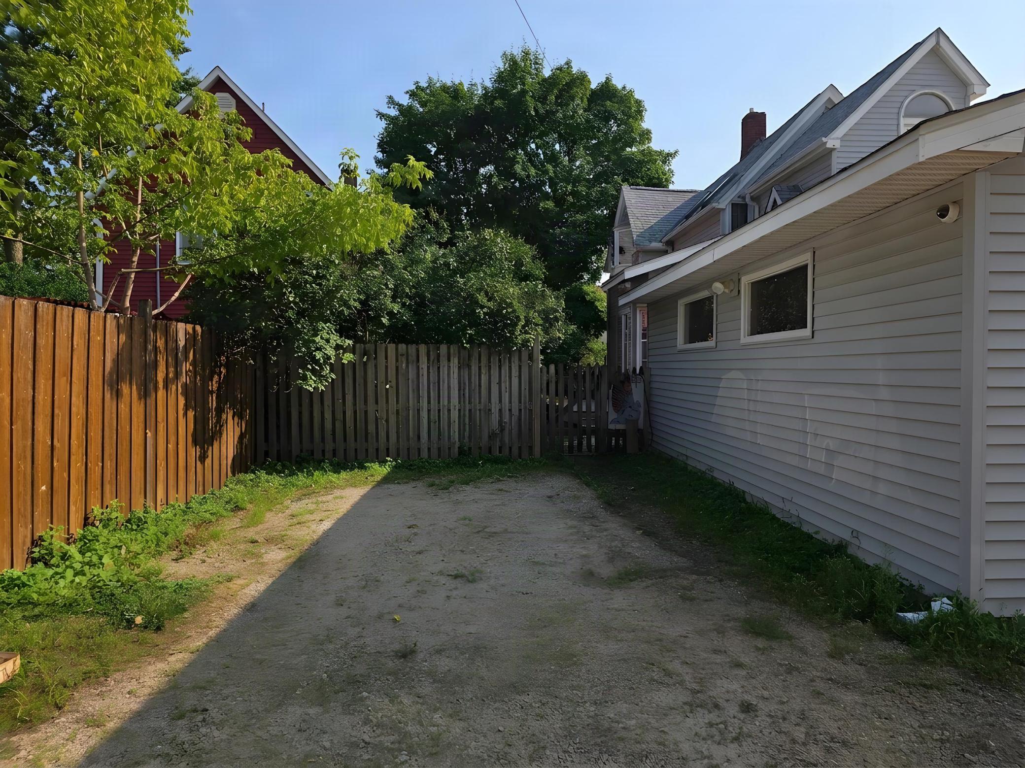 806 E 36th Street Property Photo 6