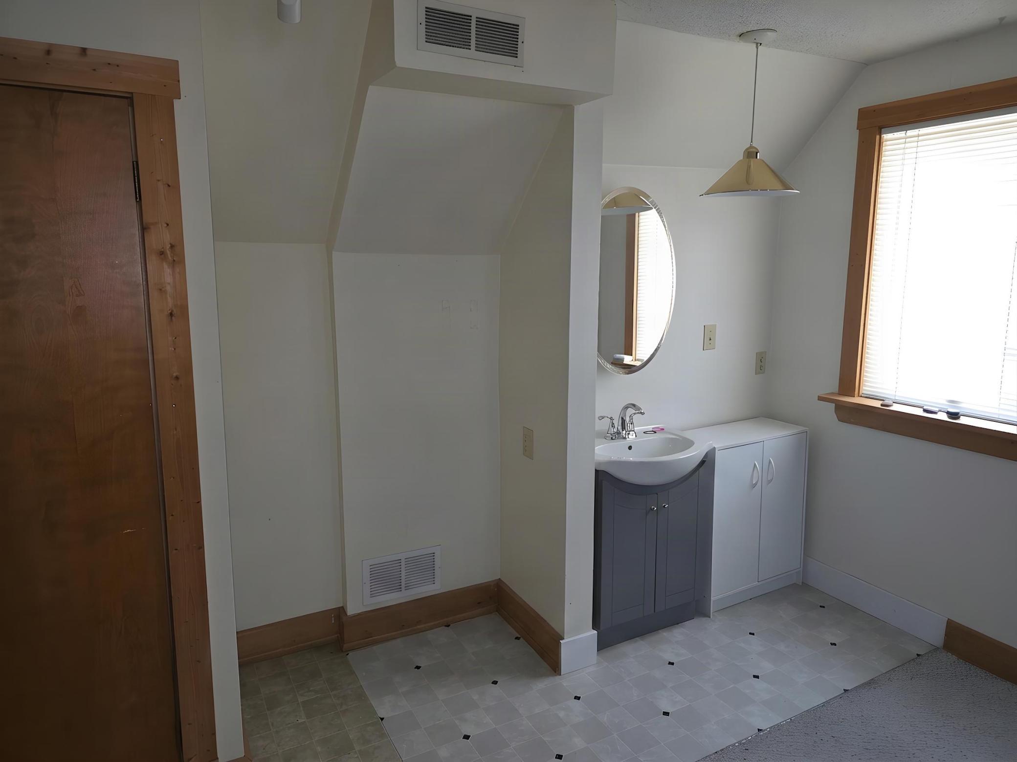 806 E 36th Street Property Photo 27