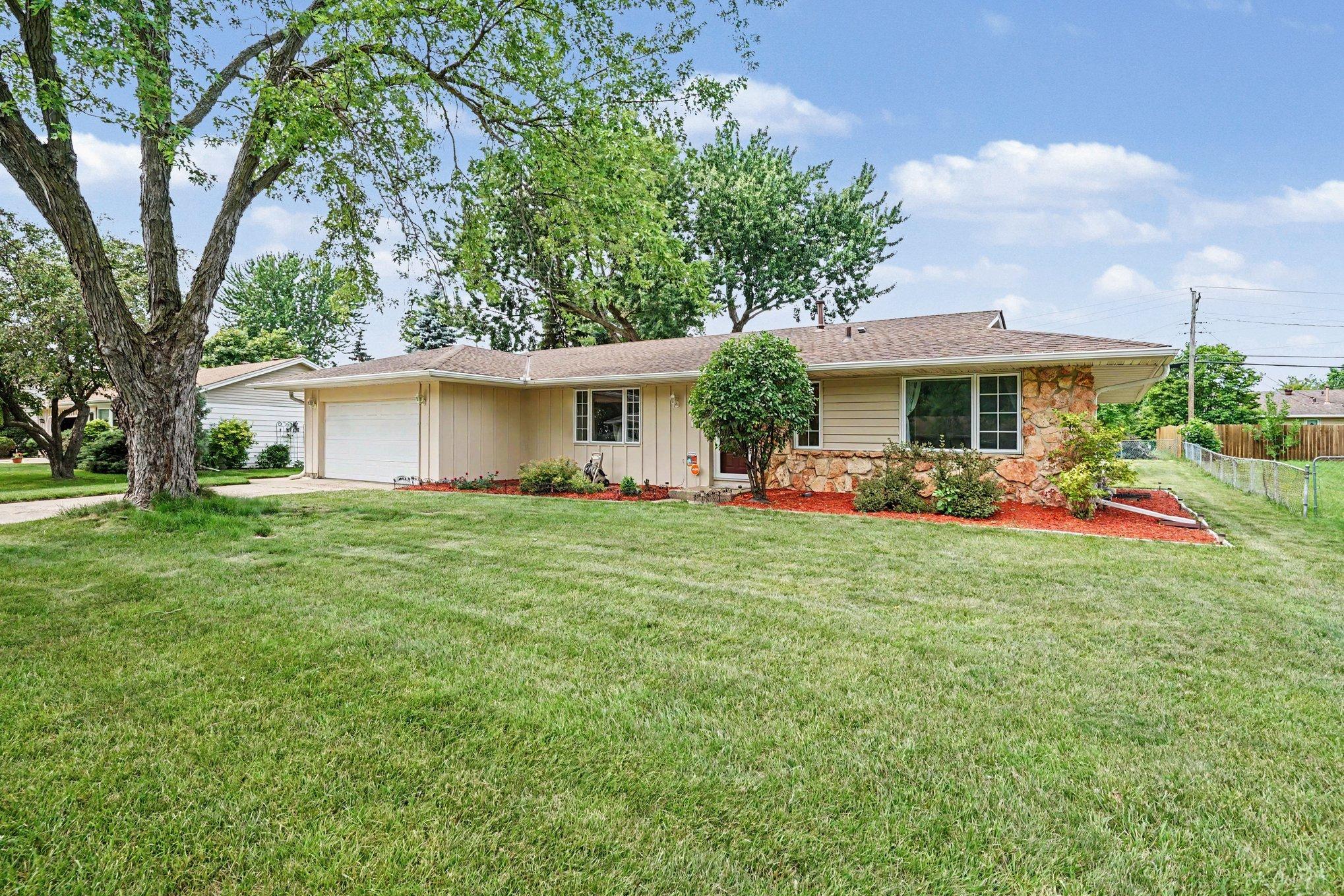 981 Oriole Drive Property Photo 1