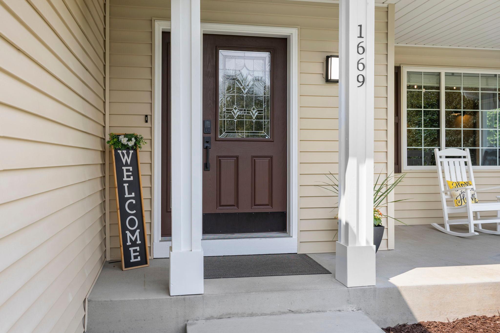 1669 Lakeland Circle Property Photo 4