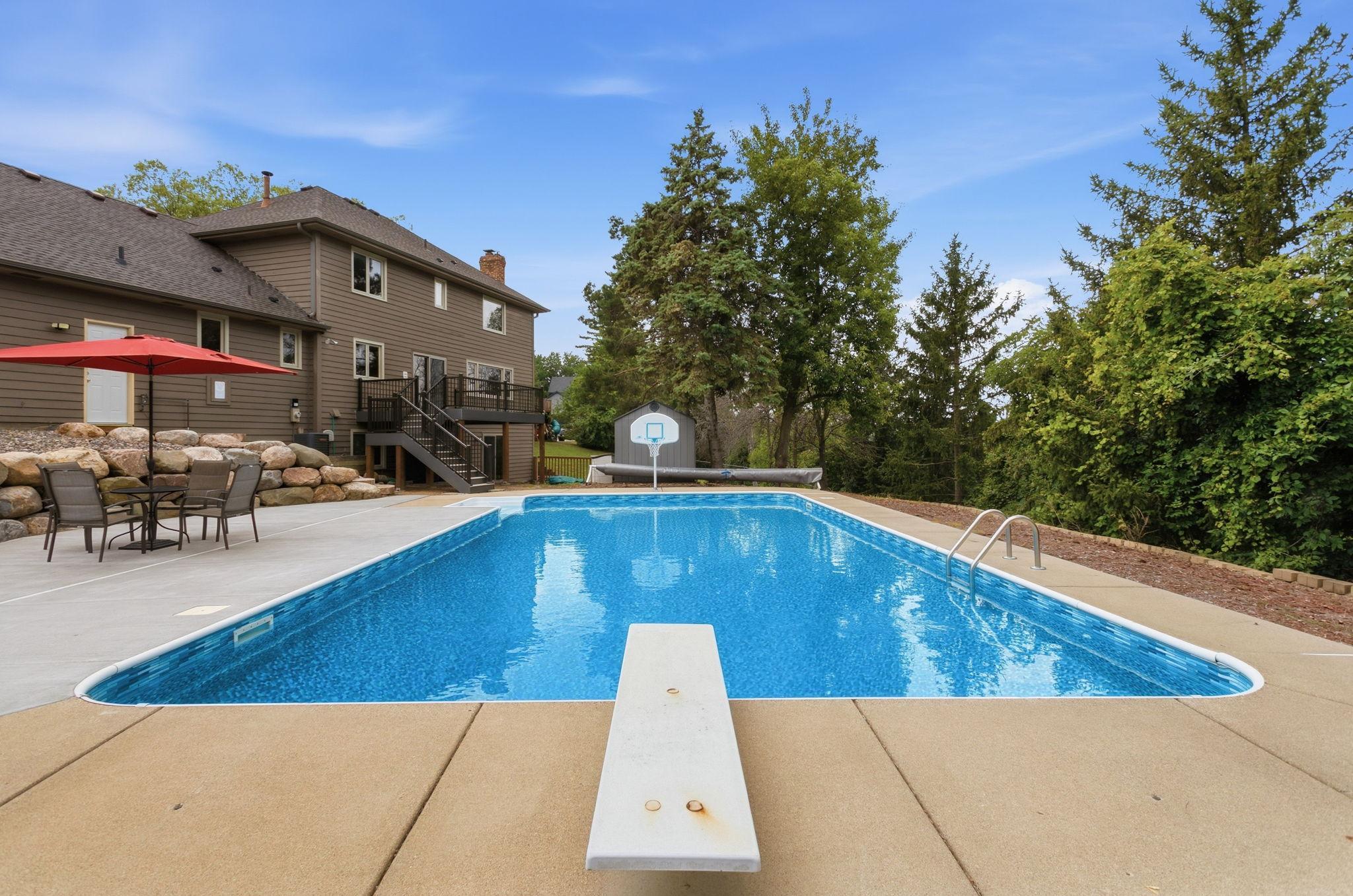 1467 Kings Crest Property Photo 1