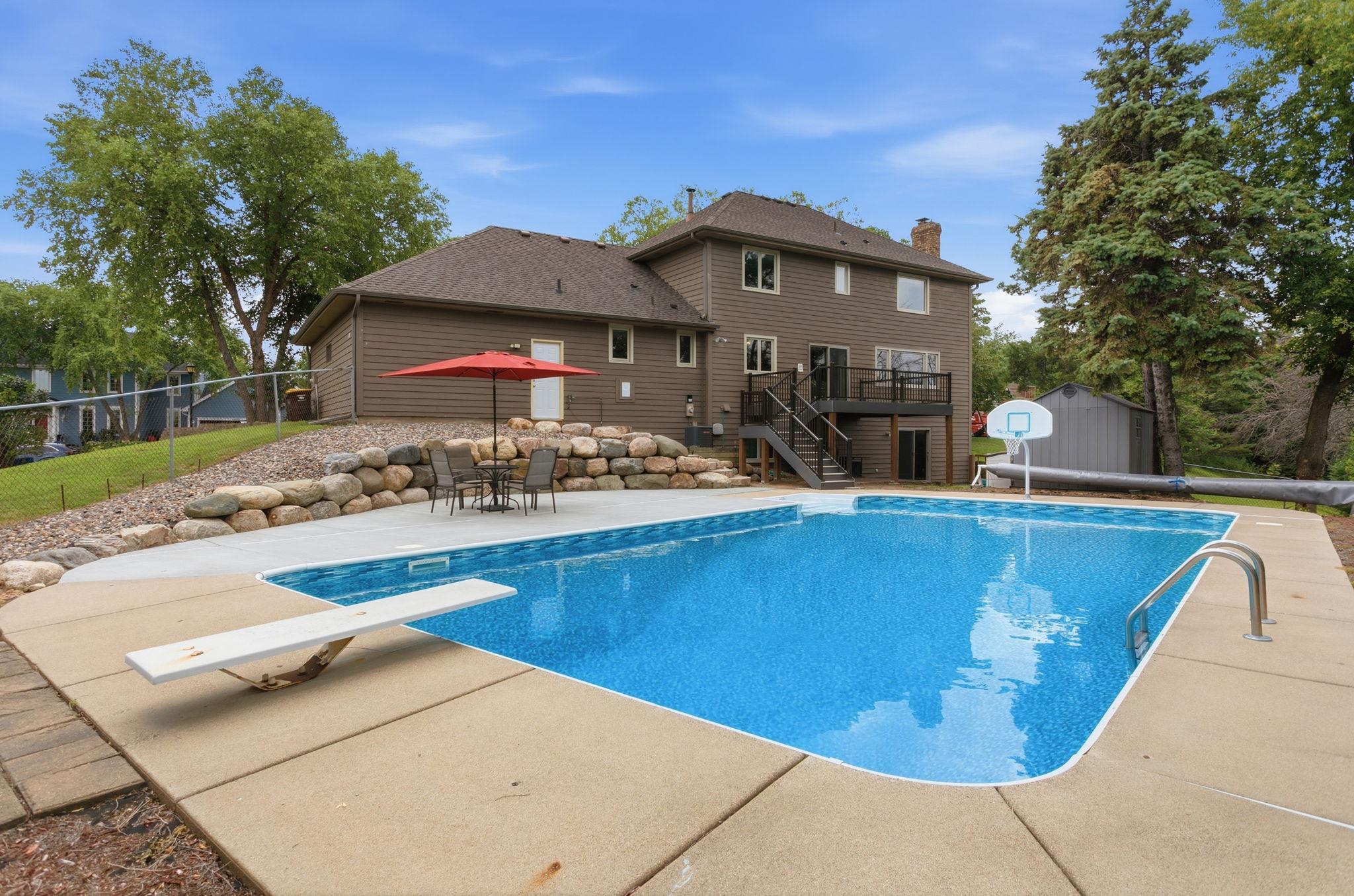 1467 Kings Crest Property Photo 2