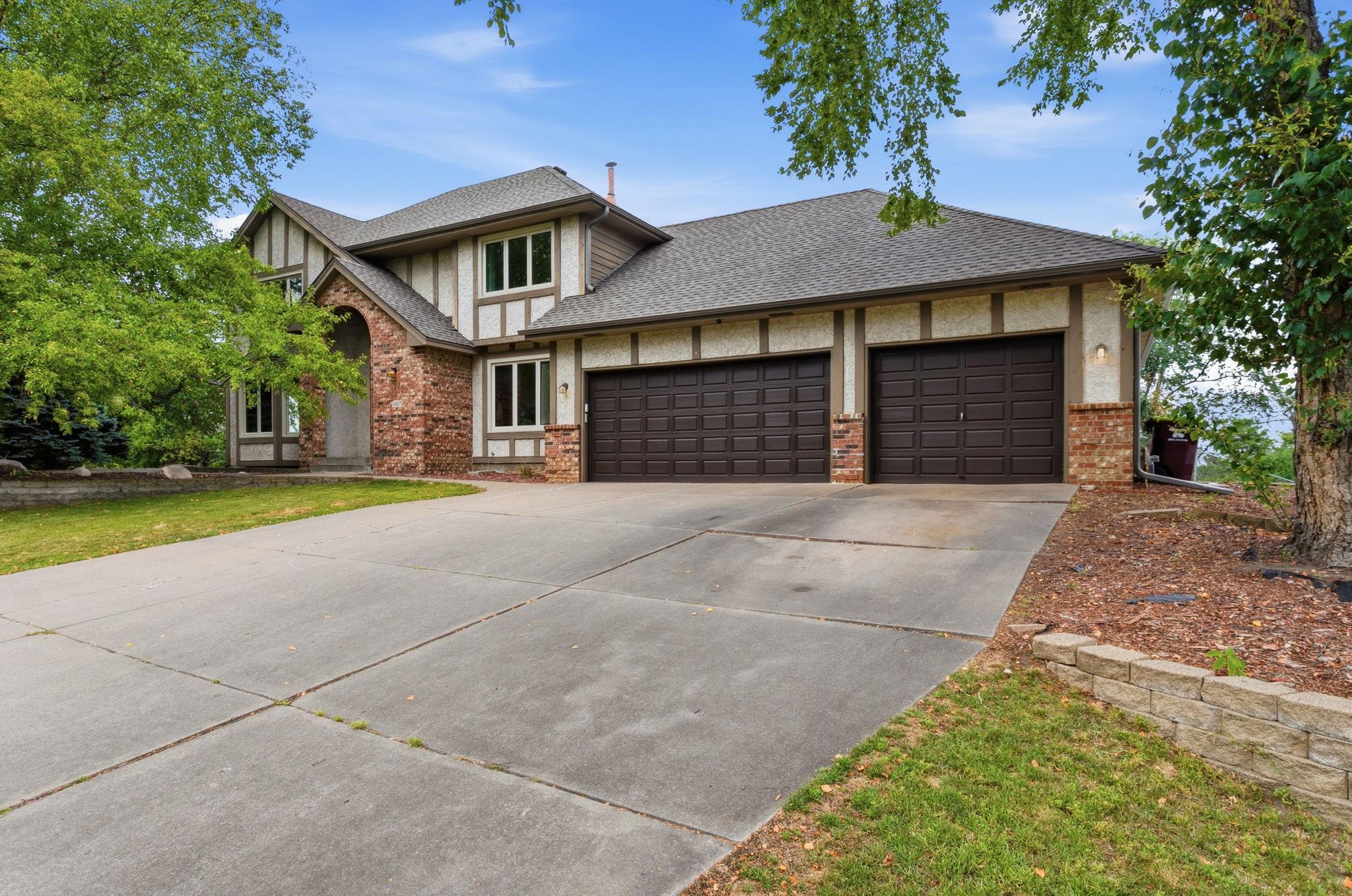 1467 Kings Crest Property Photo 3