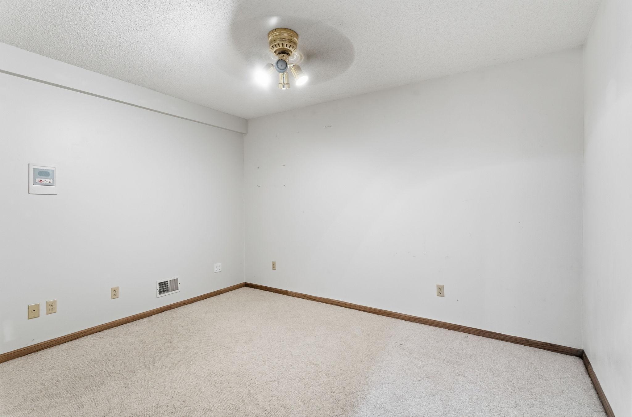 1467 Kings Crest Property Photo 45