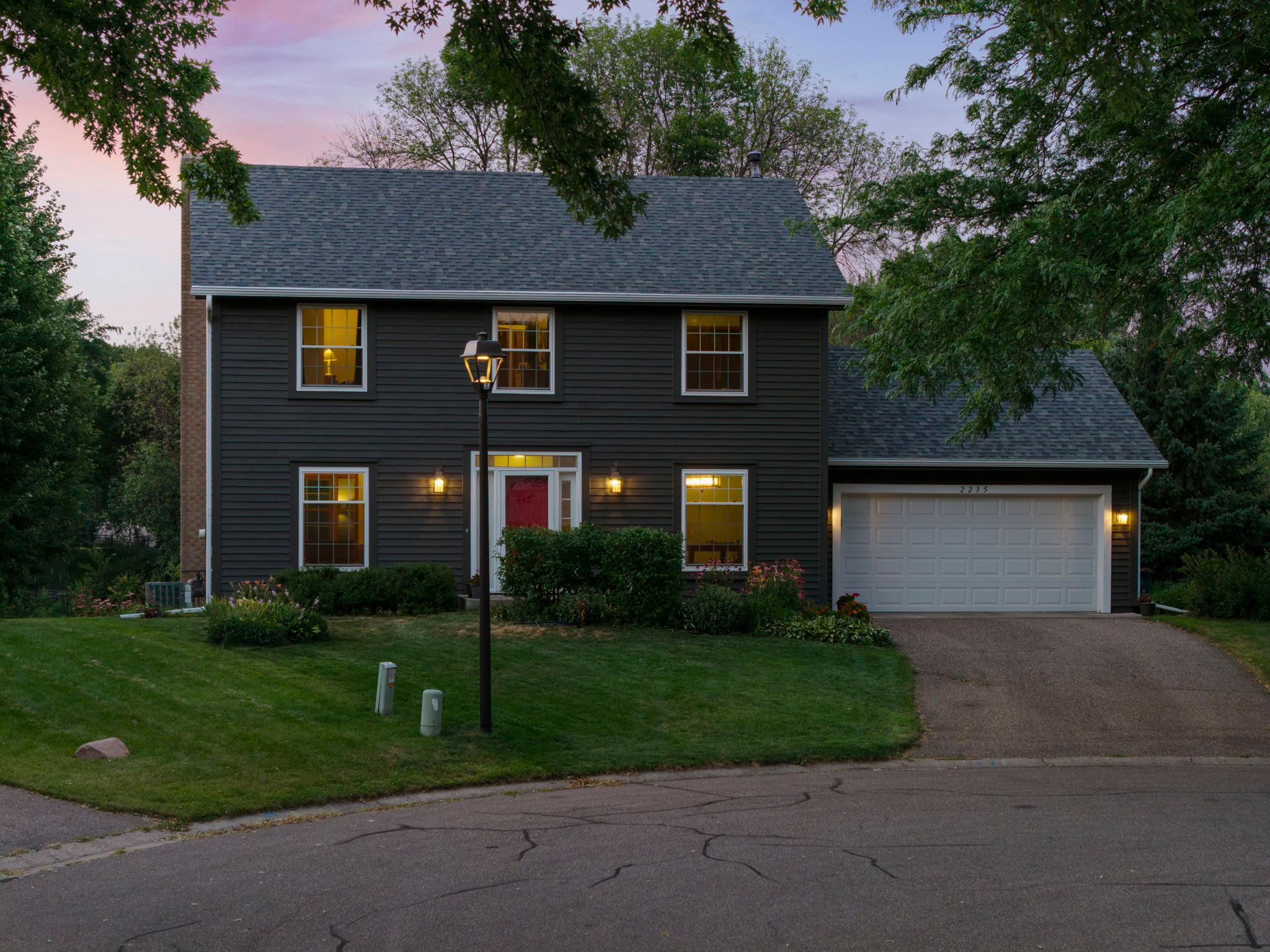 2235 Archer Lane N Property Photo 1