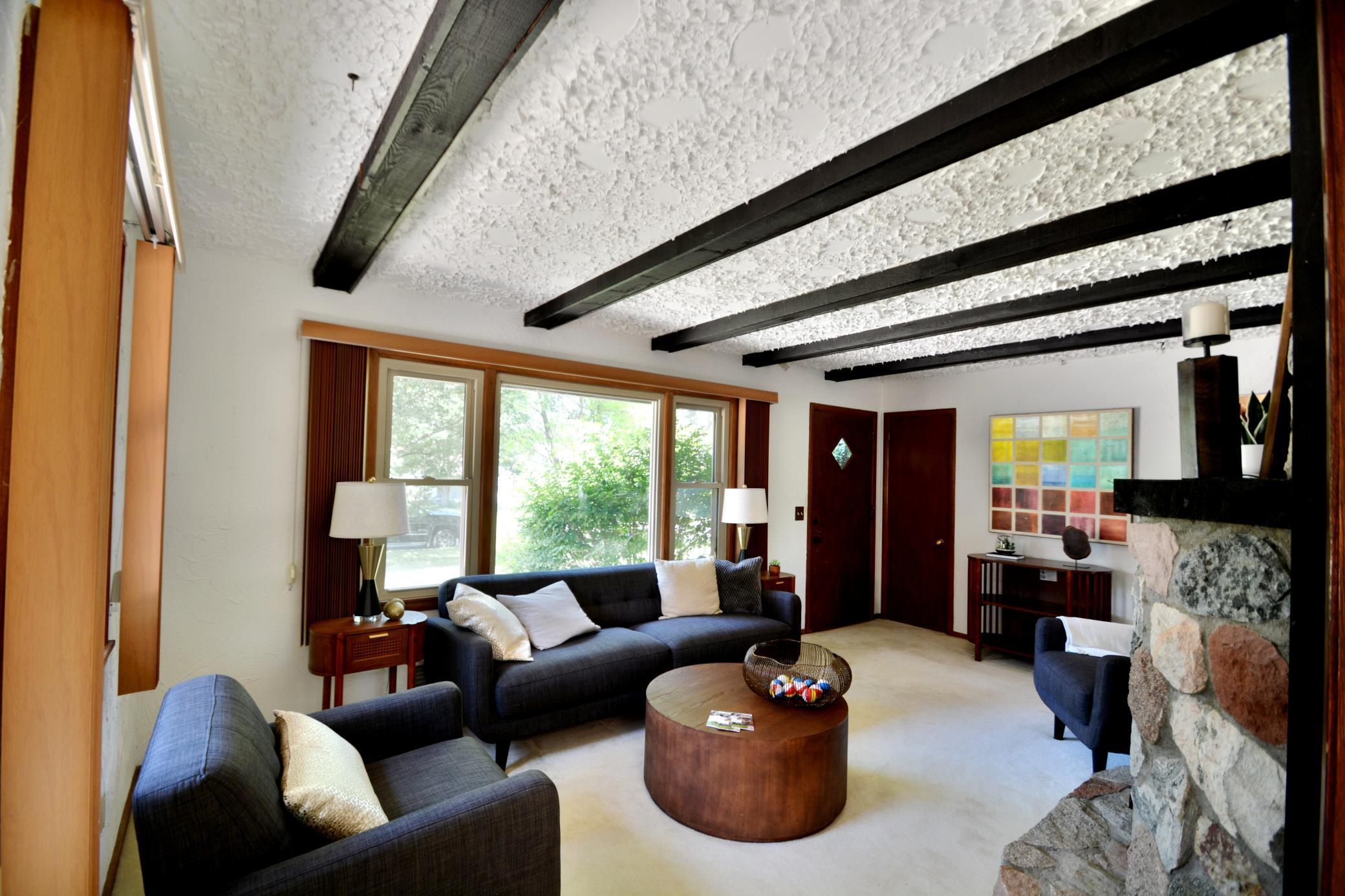 5526 Unity Avenue N Property Photo 1