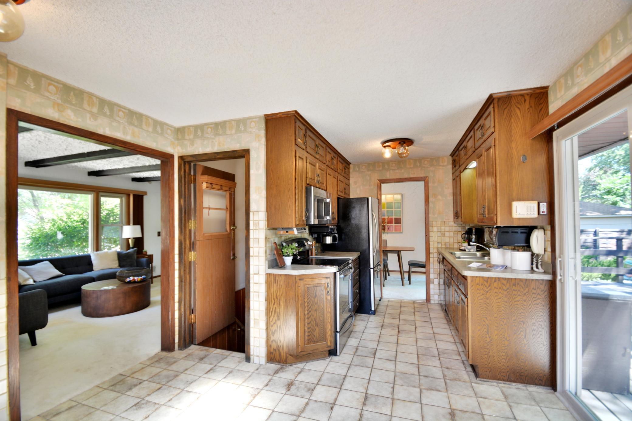 5526 Unity Avenue N Property Photo 2