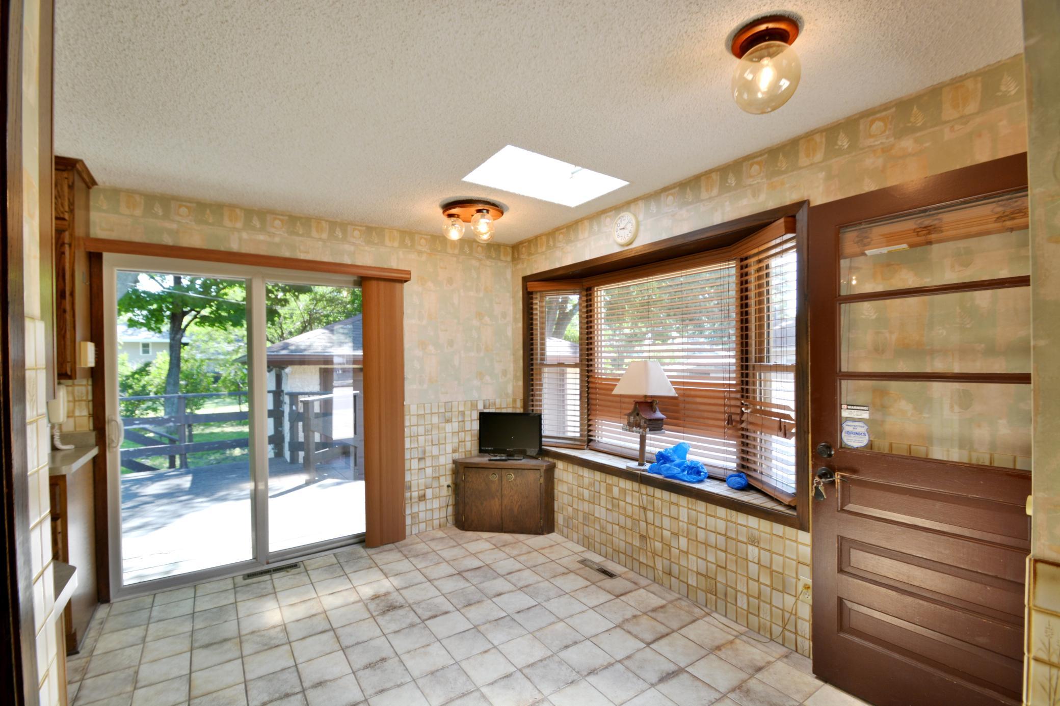 5526 Unity Avenue N Property Photo 4