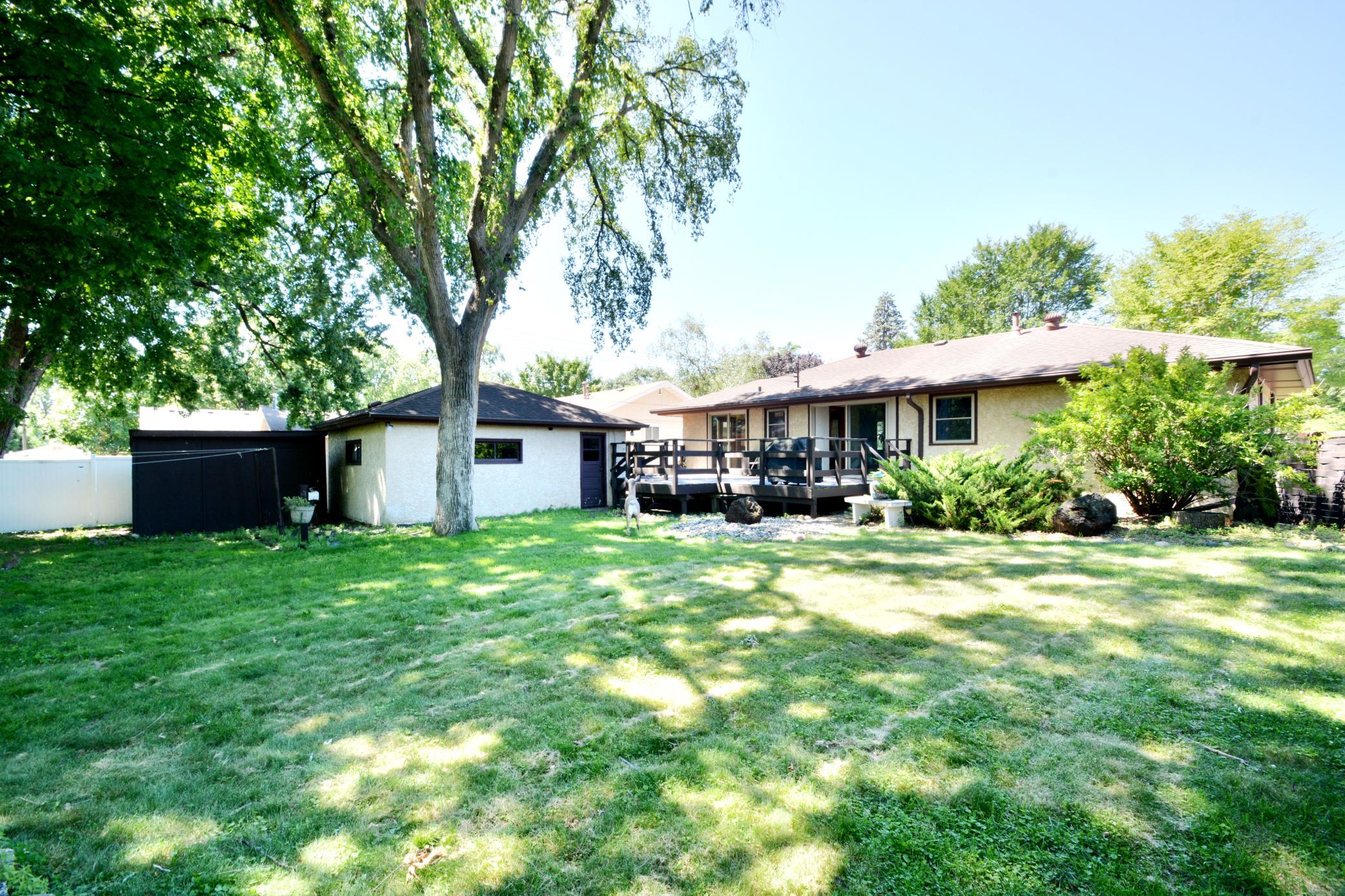 5526 Unity Avenue N Property Photo 7