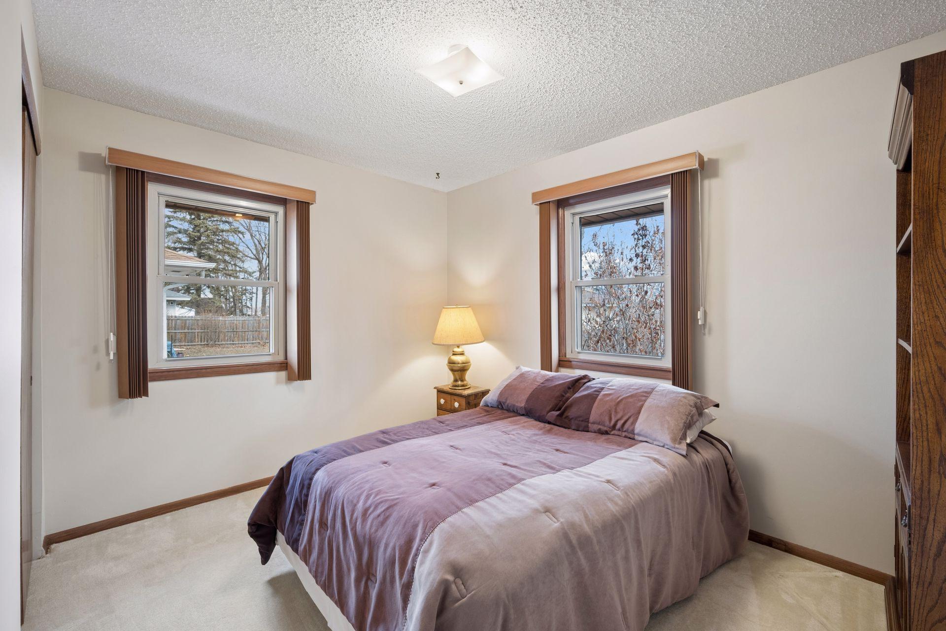 5526 Unity Avenue N Property Photo 9