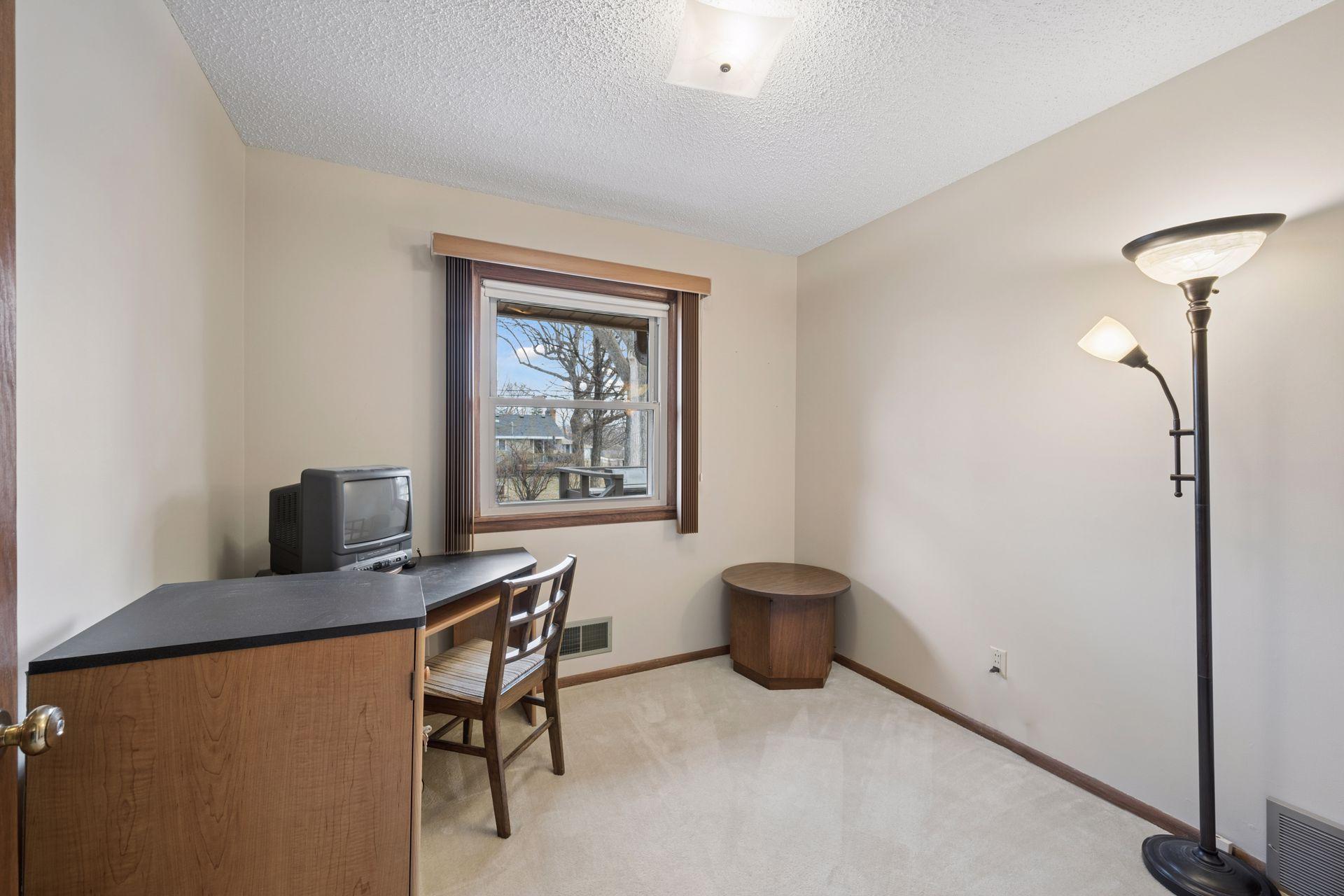 5526 Unity Avenue N Property Photo 10