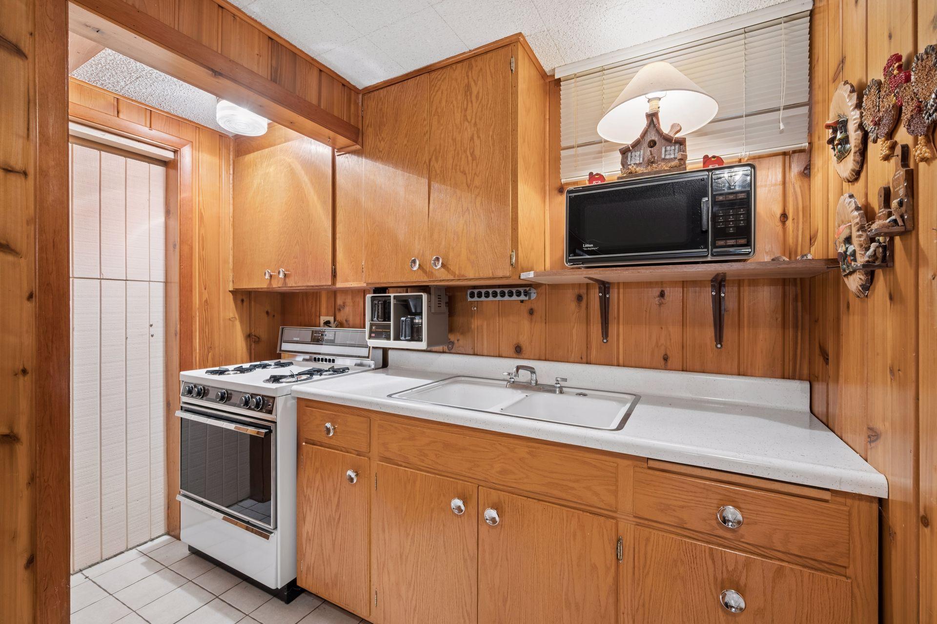 5526 Unity Avenue N Property Photo 13