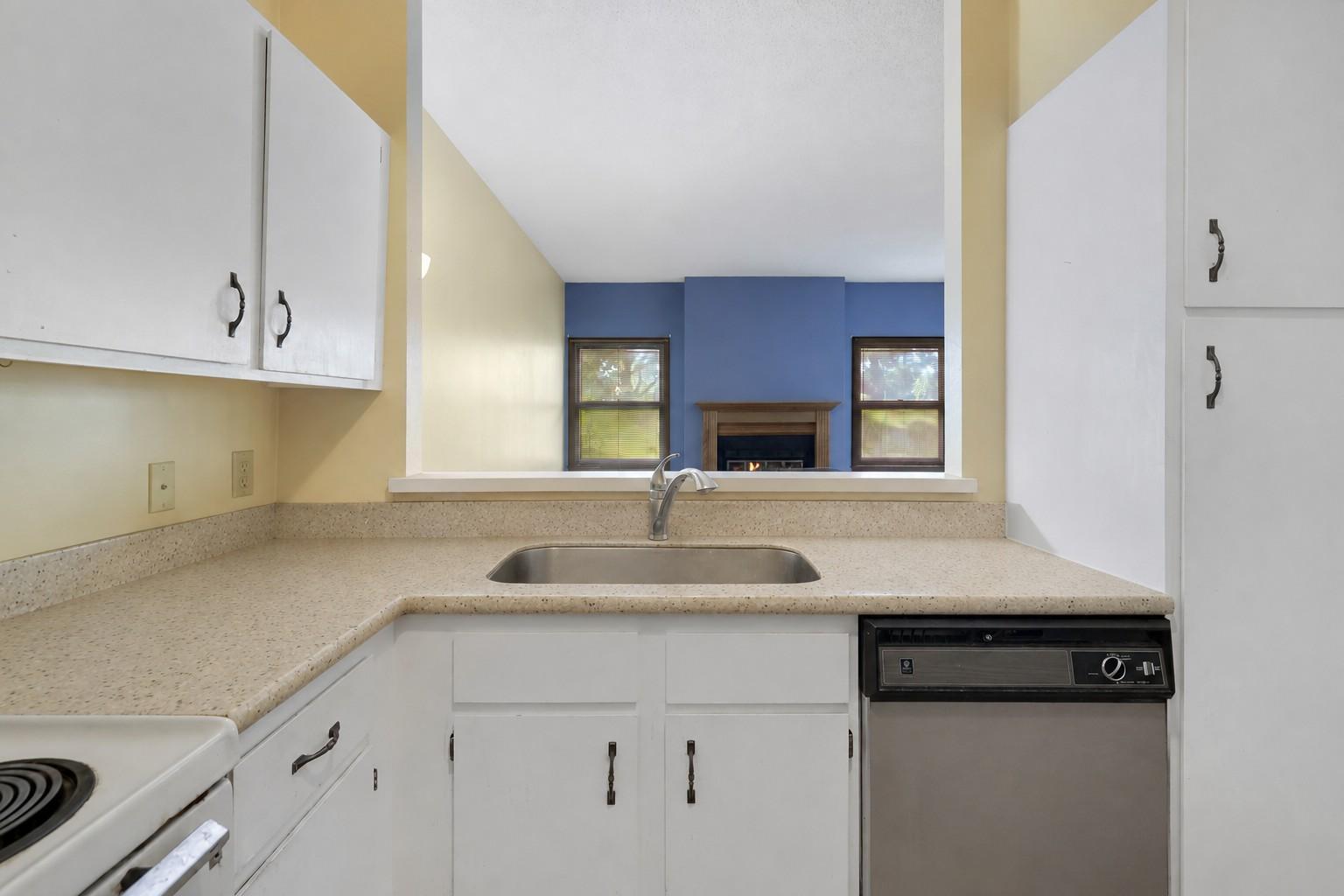 990 Kensington Trail 107 Property Photo 9