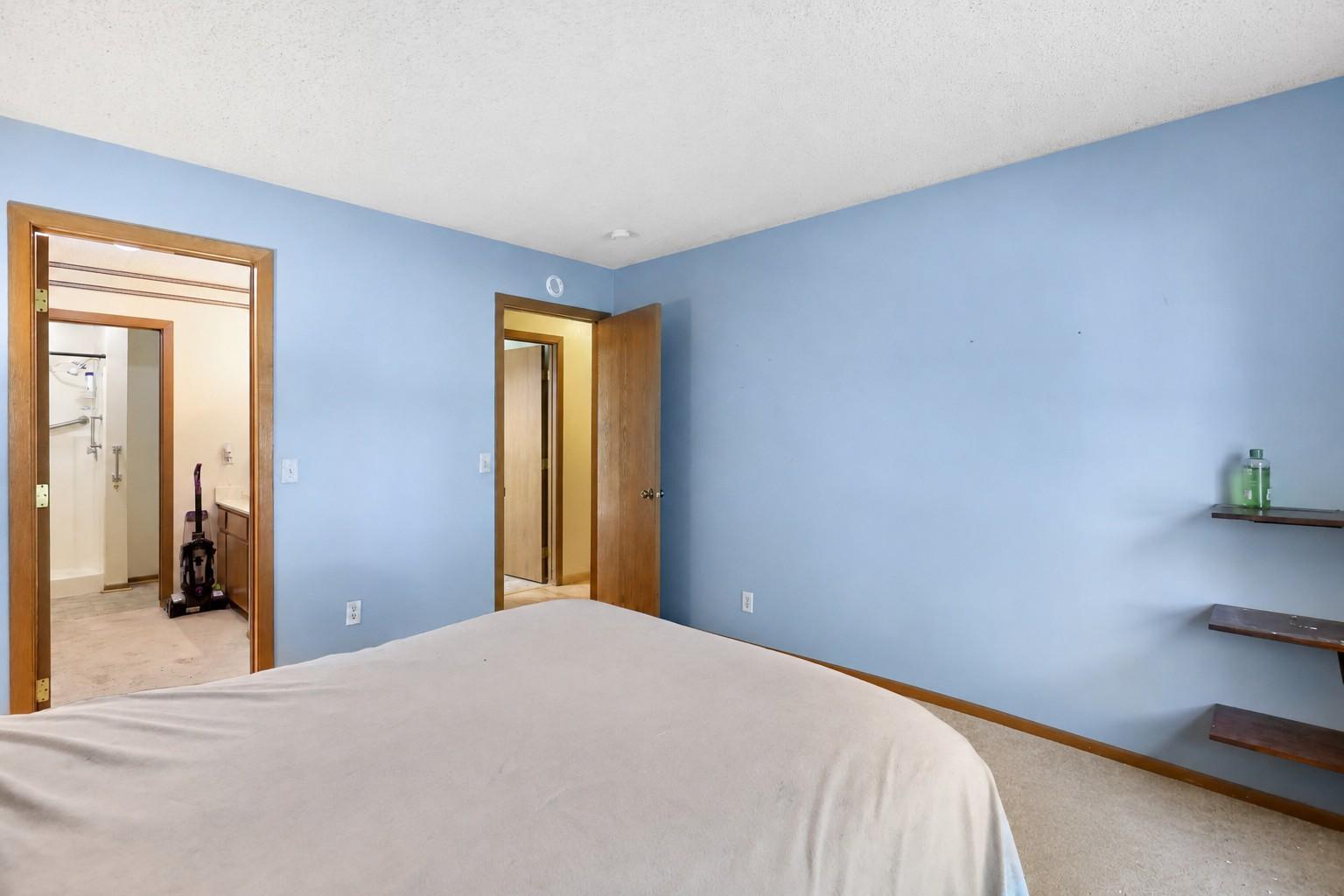 990 Kensington Trail 107 Property Photo 15