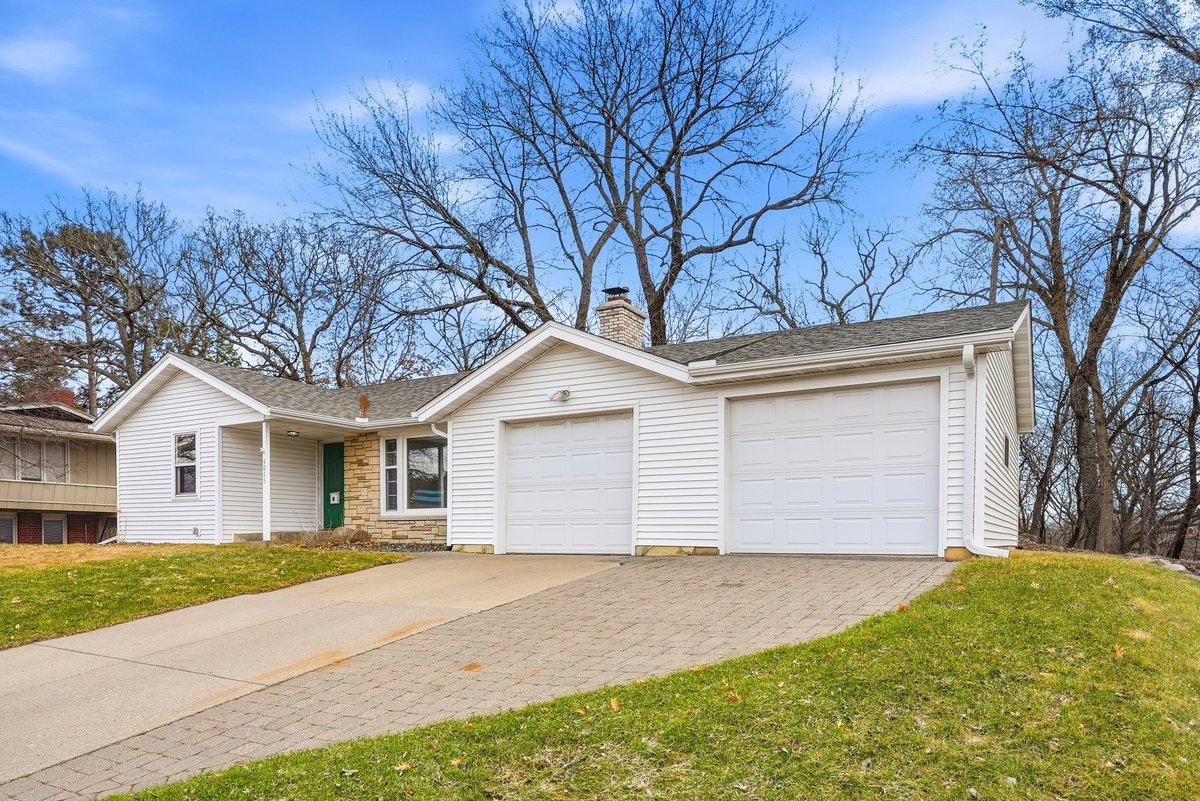 4015 Wayzata Boulevard Property Photo 1