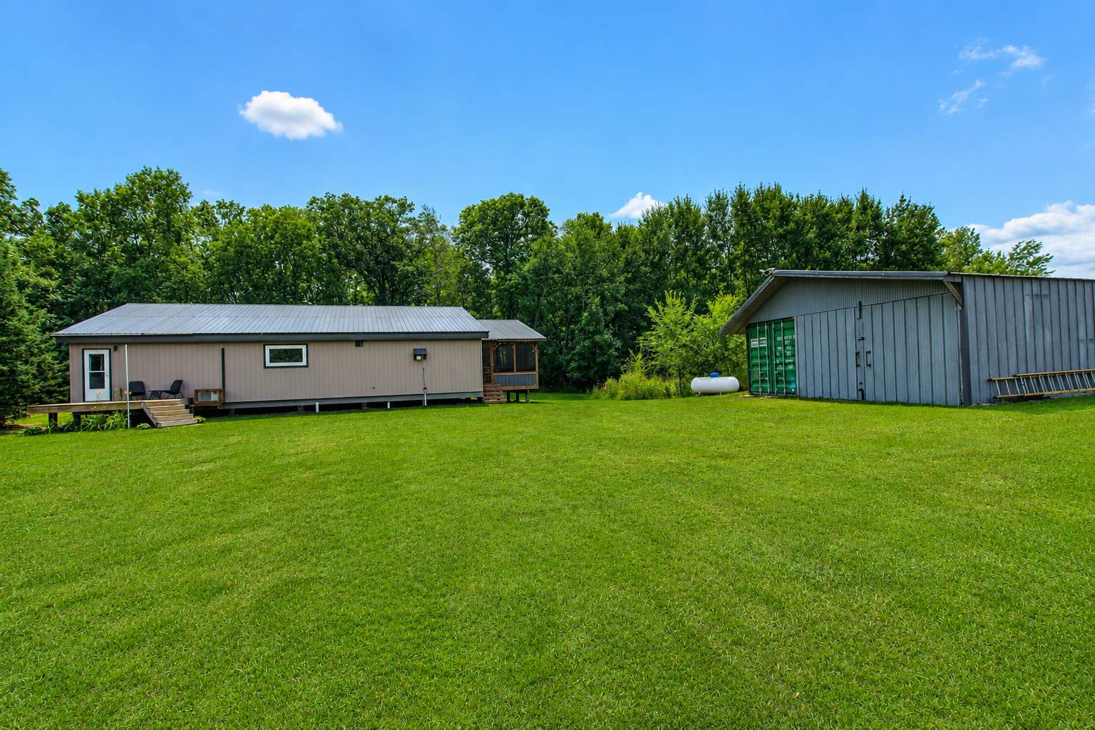 57776 County Highway 136 Property Photo 1
