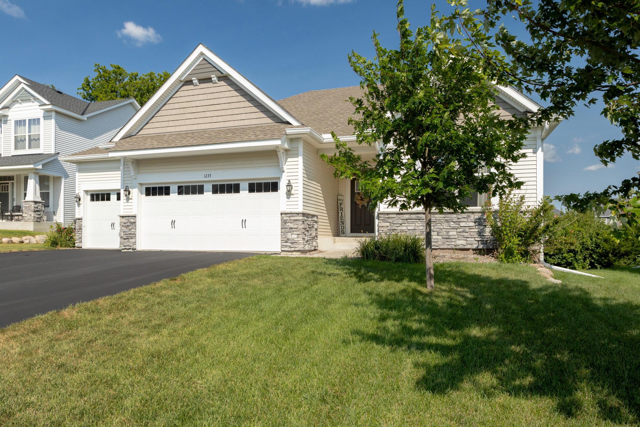 1237 Maple Lane Property Photo 2