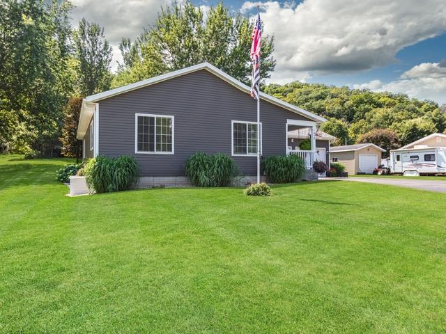 413 Cherry Avenue W Property Photo 2