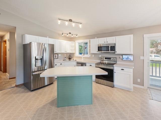 413 Cherry Avenue W Property Photo 5