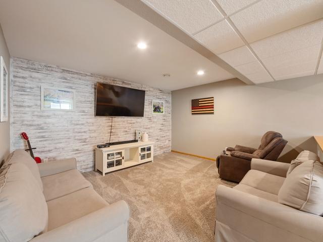 413 Cherry Avenue W Property Photo 20