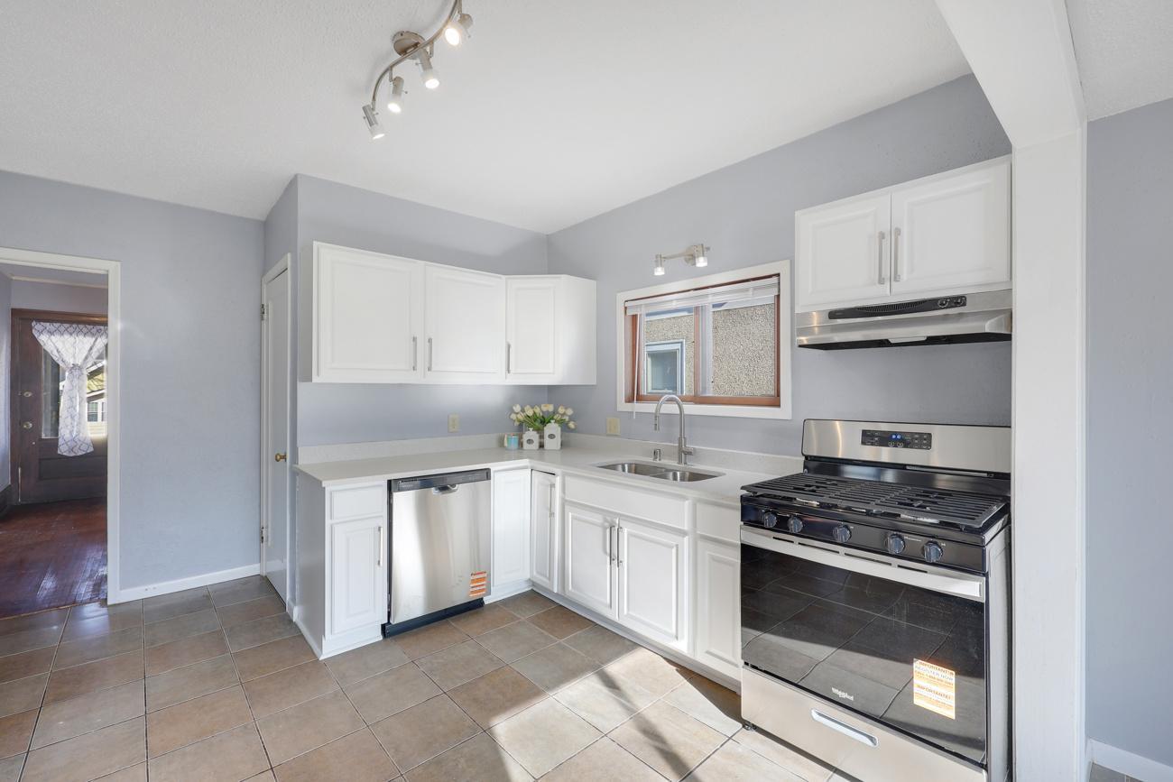 3526 James Avenue N Property Photo 6