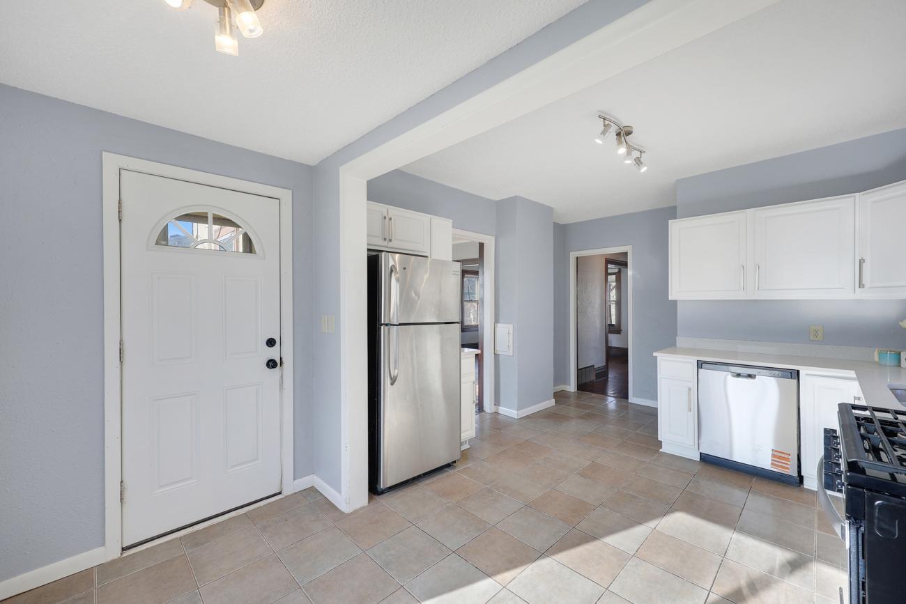 3526 James Avenue N Property Photo 7
