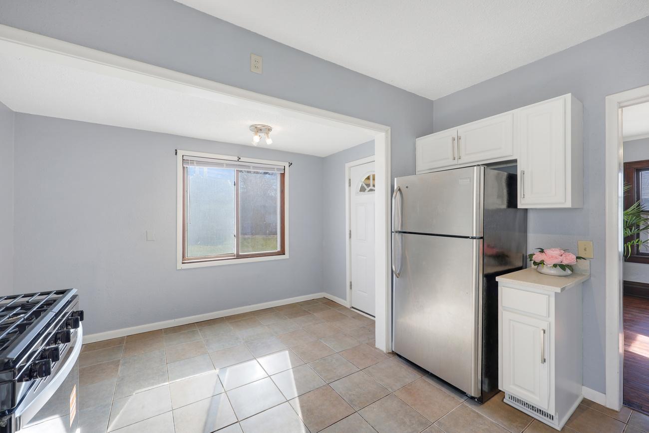 3526 James Avenue N Property Photo 8