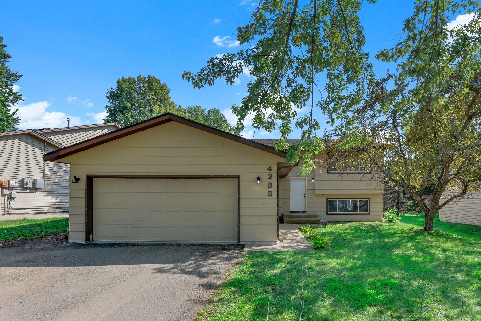 4233 Braddock Trail Property Photo 1