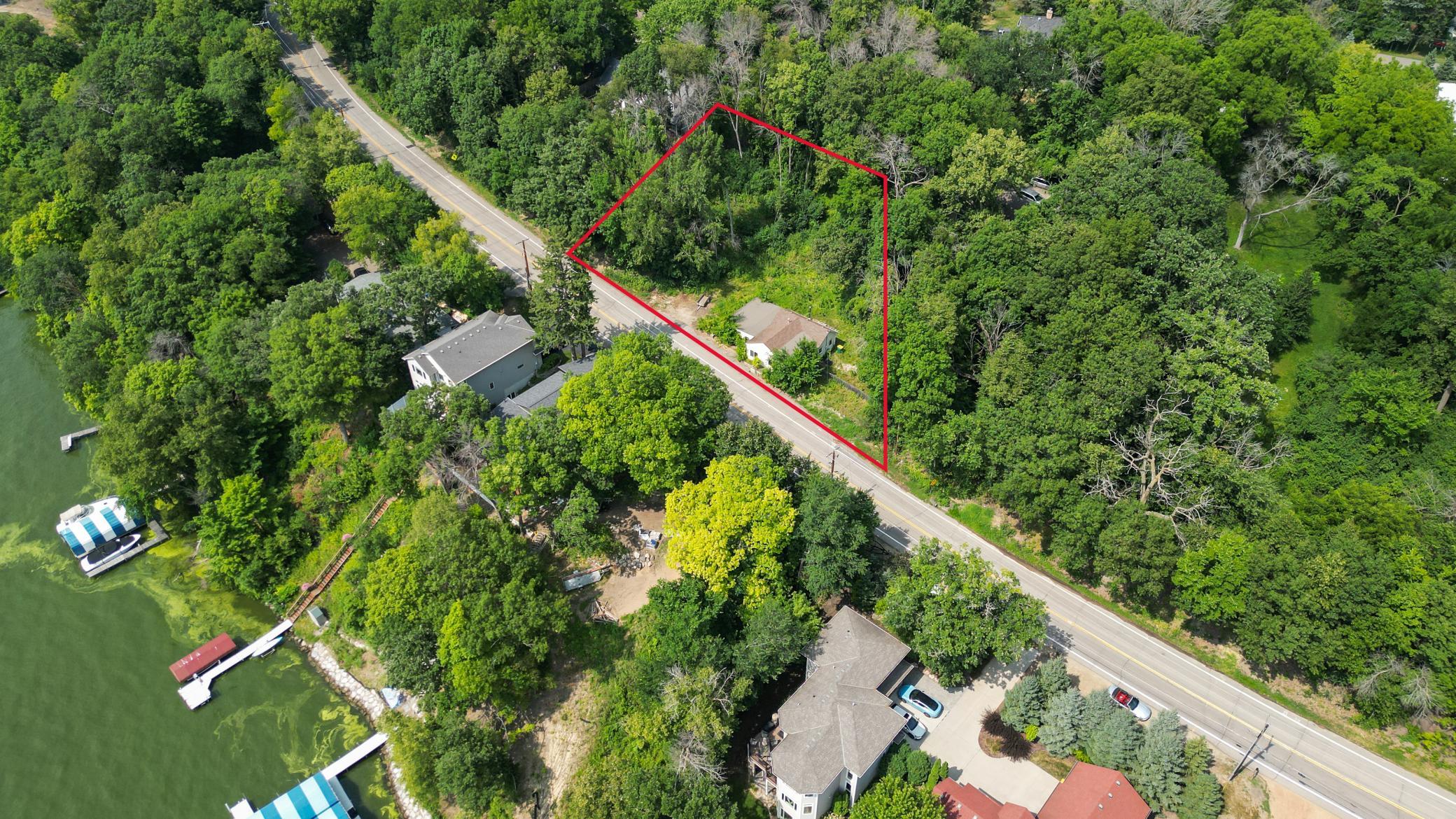 4736 N Shore Drive Property Photo 2