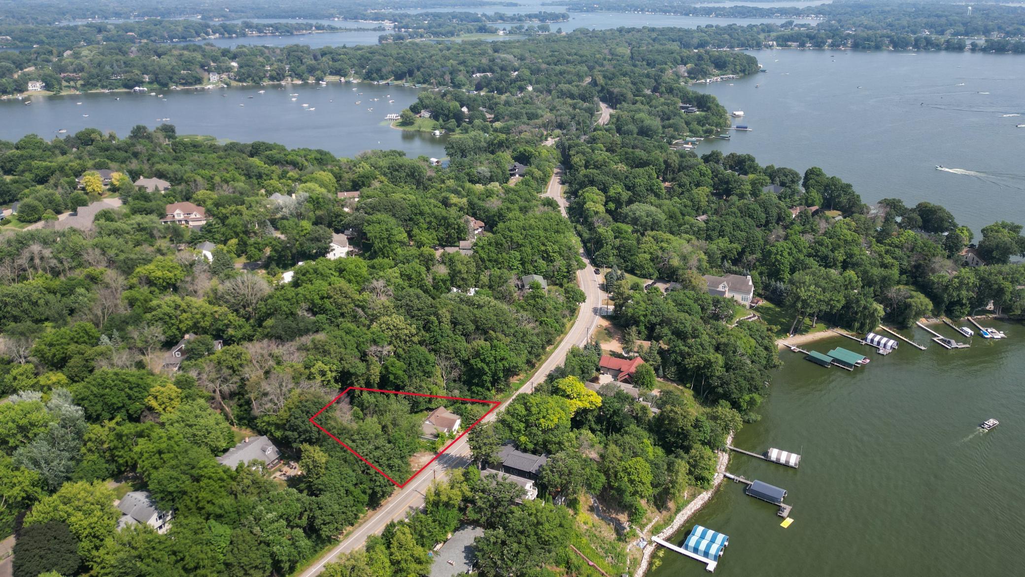 4736 N Shore Drive Property Photo 4