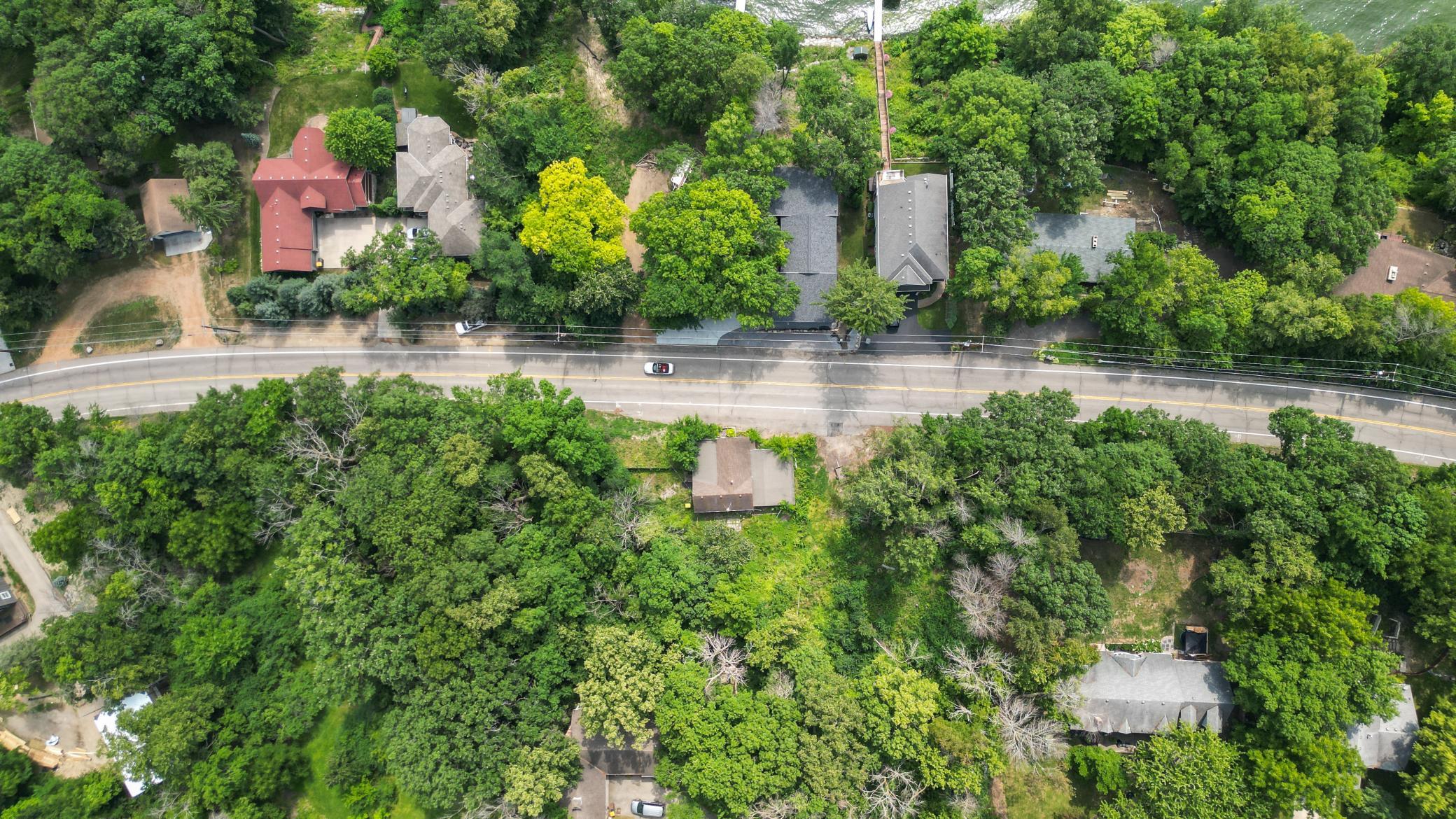 4736 N Shore Drive Property Photo 5