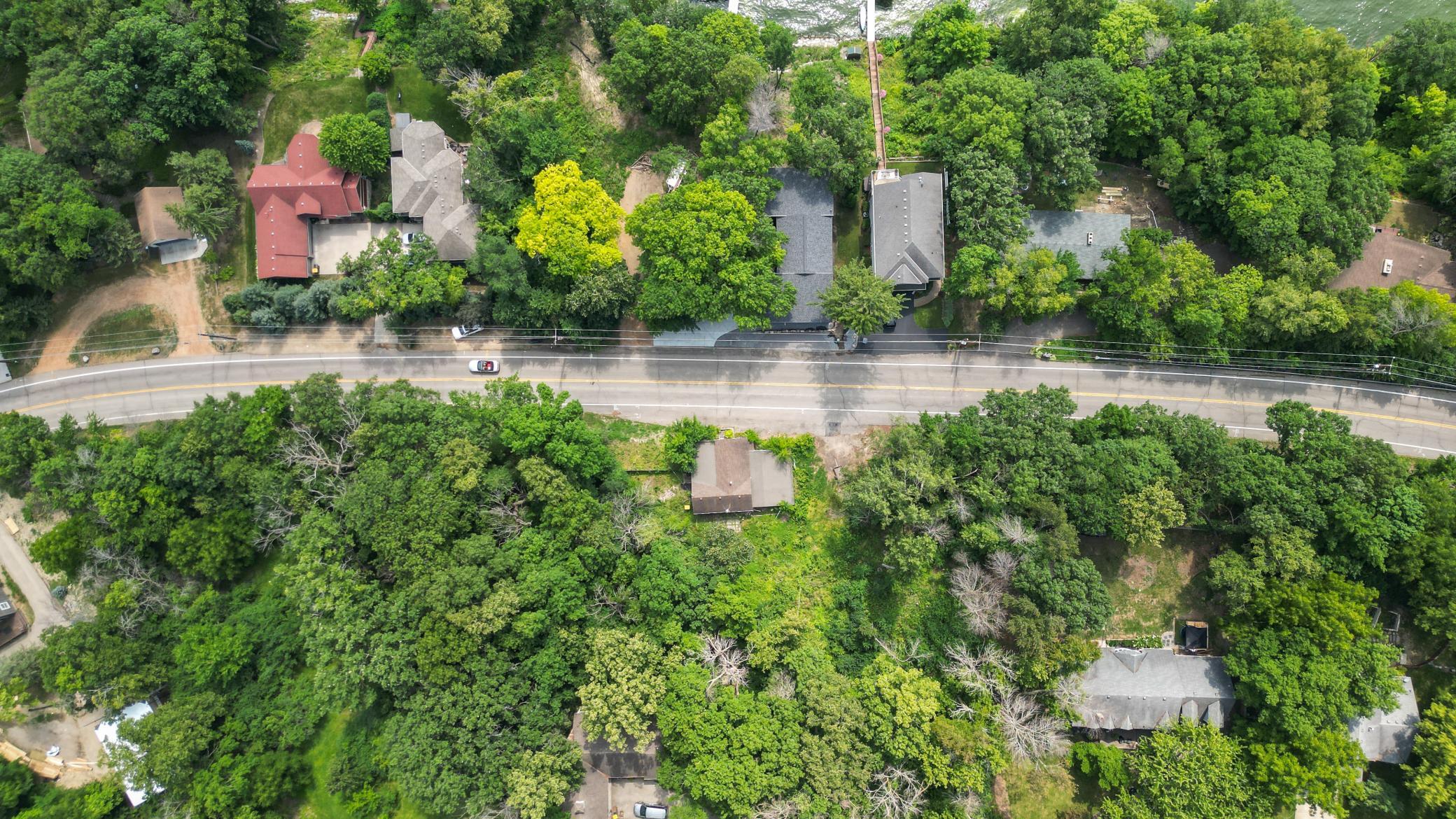 4736 N Shore Drive Property Photo 6
