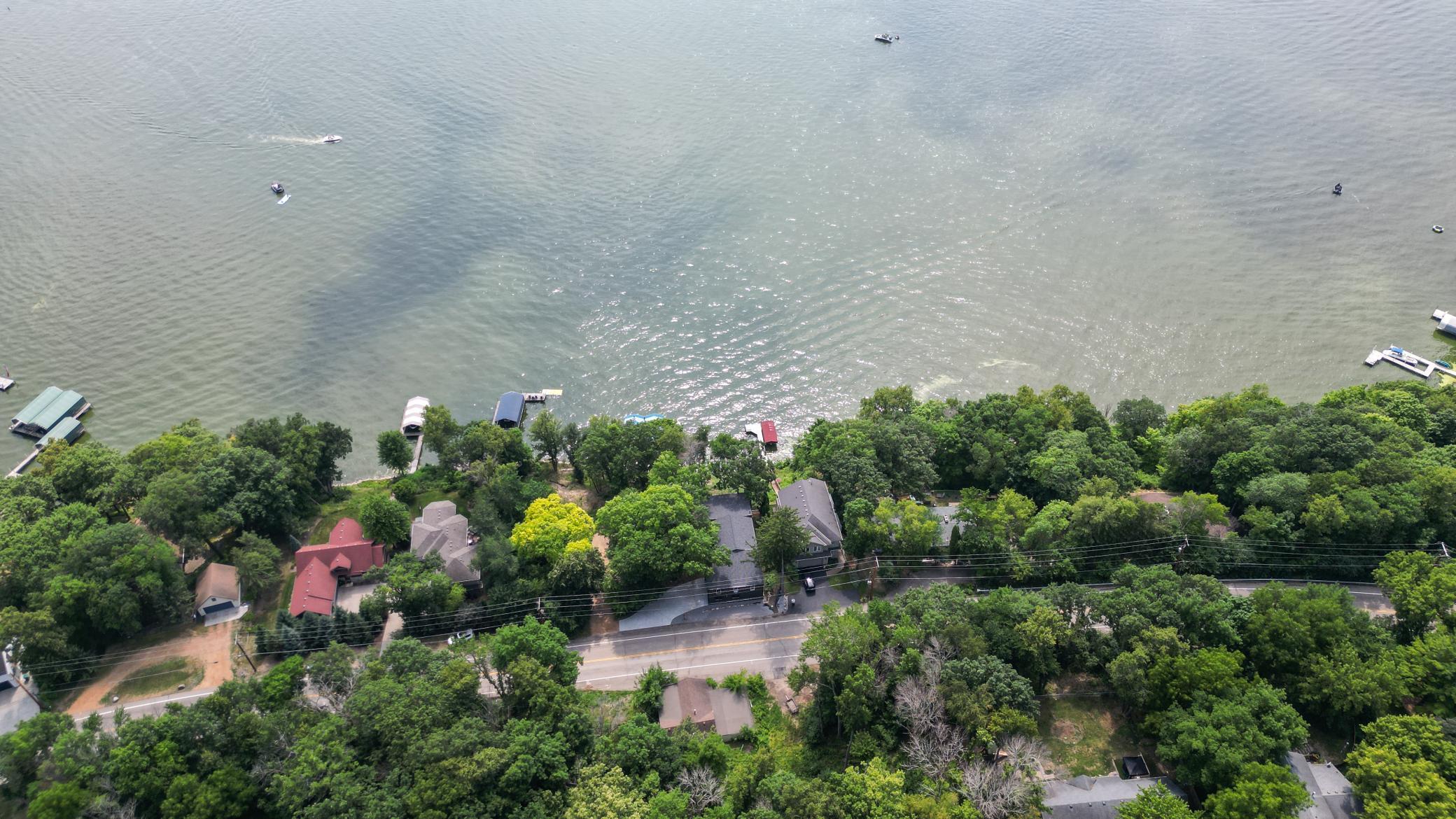 4736 N Shore Drive Property Photo 7