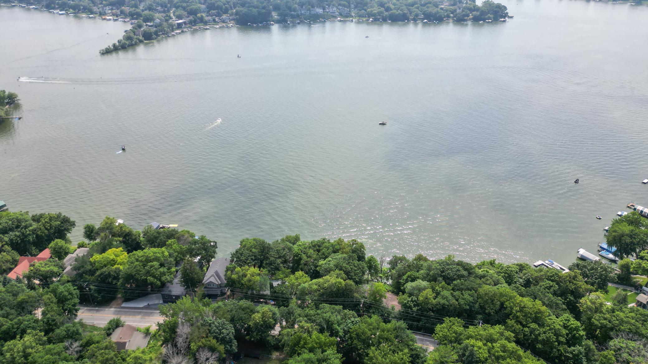 4736 N Shore Drive Property Photo 8