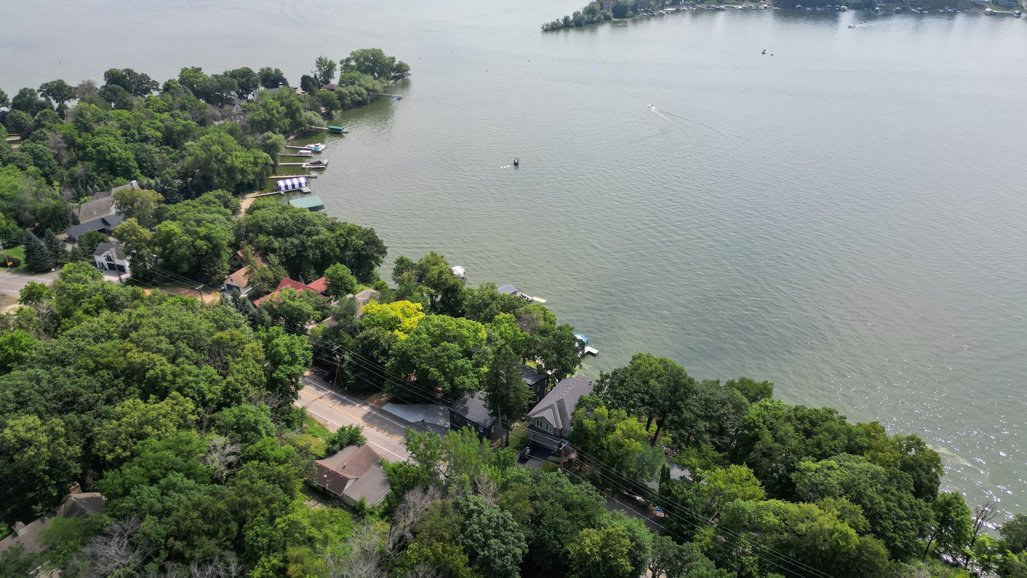 4736 N Shore Drive Property Photo 10