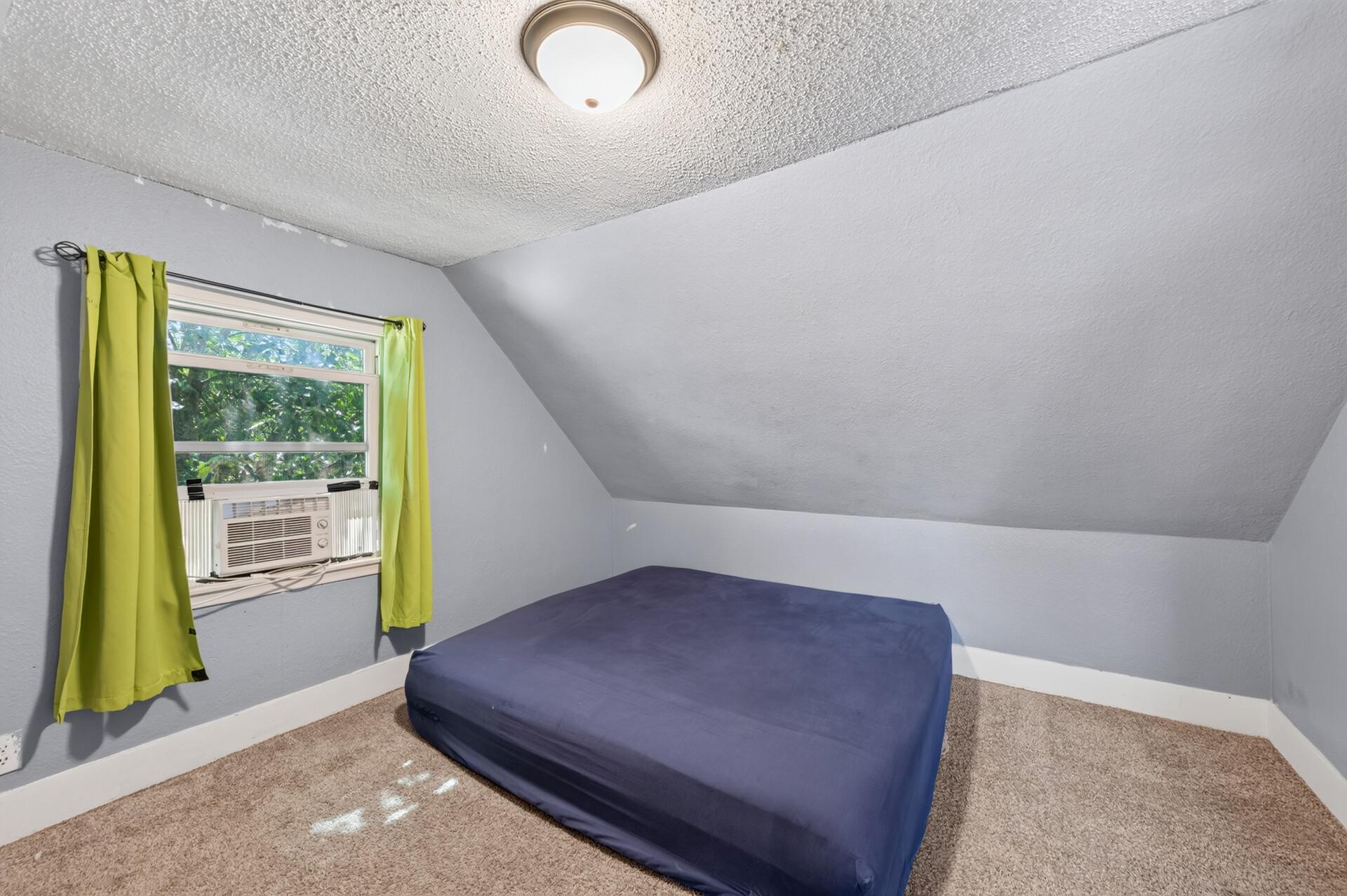 725 California Avenue E Property Photo 10