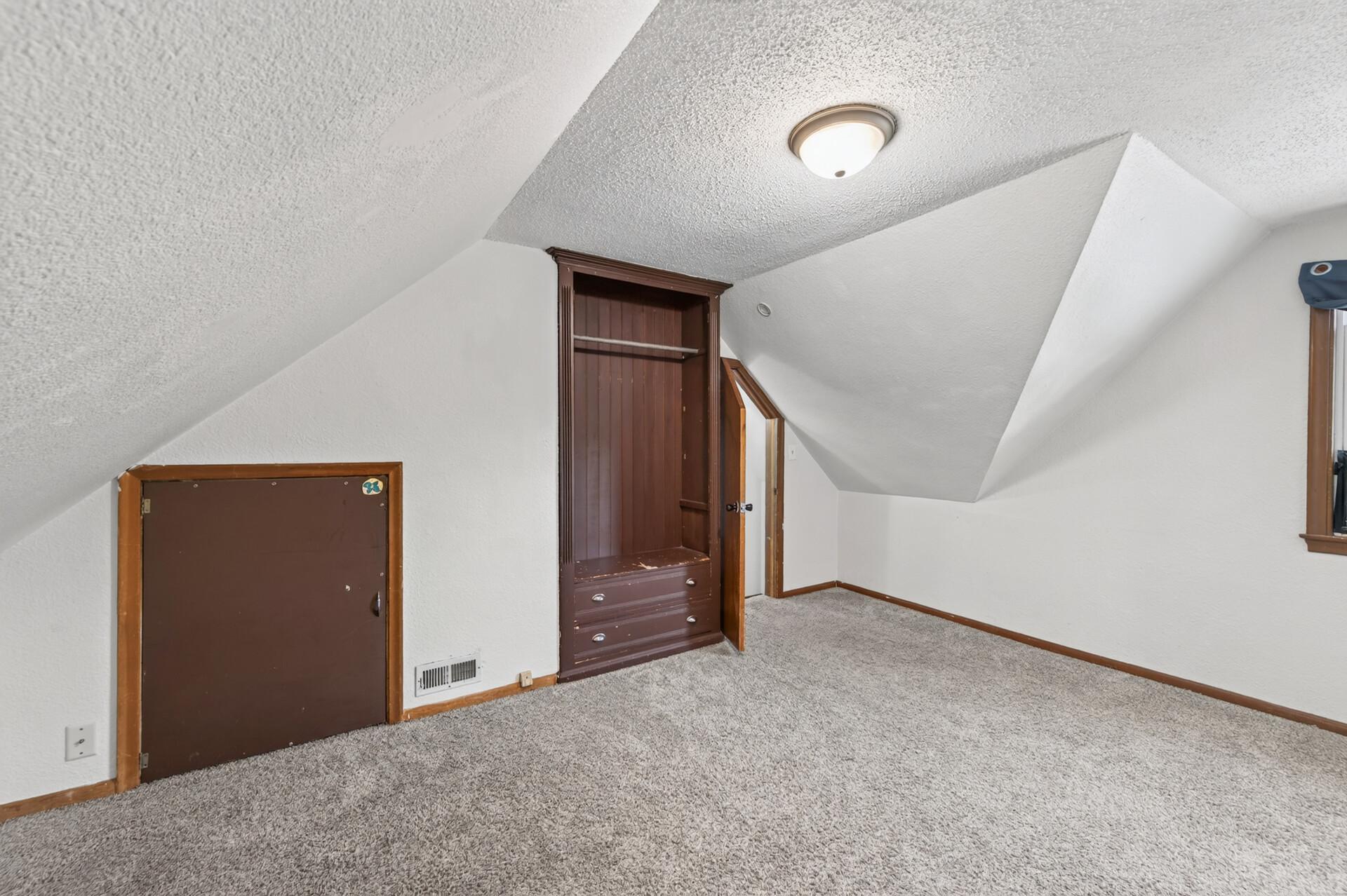725 California Avenue E Property Photo 11