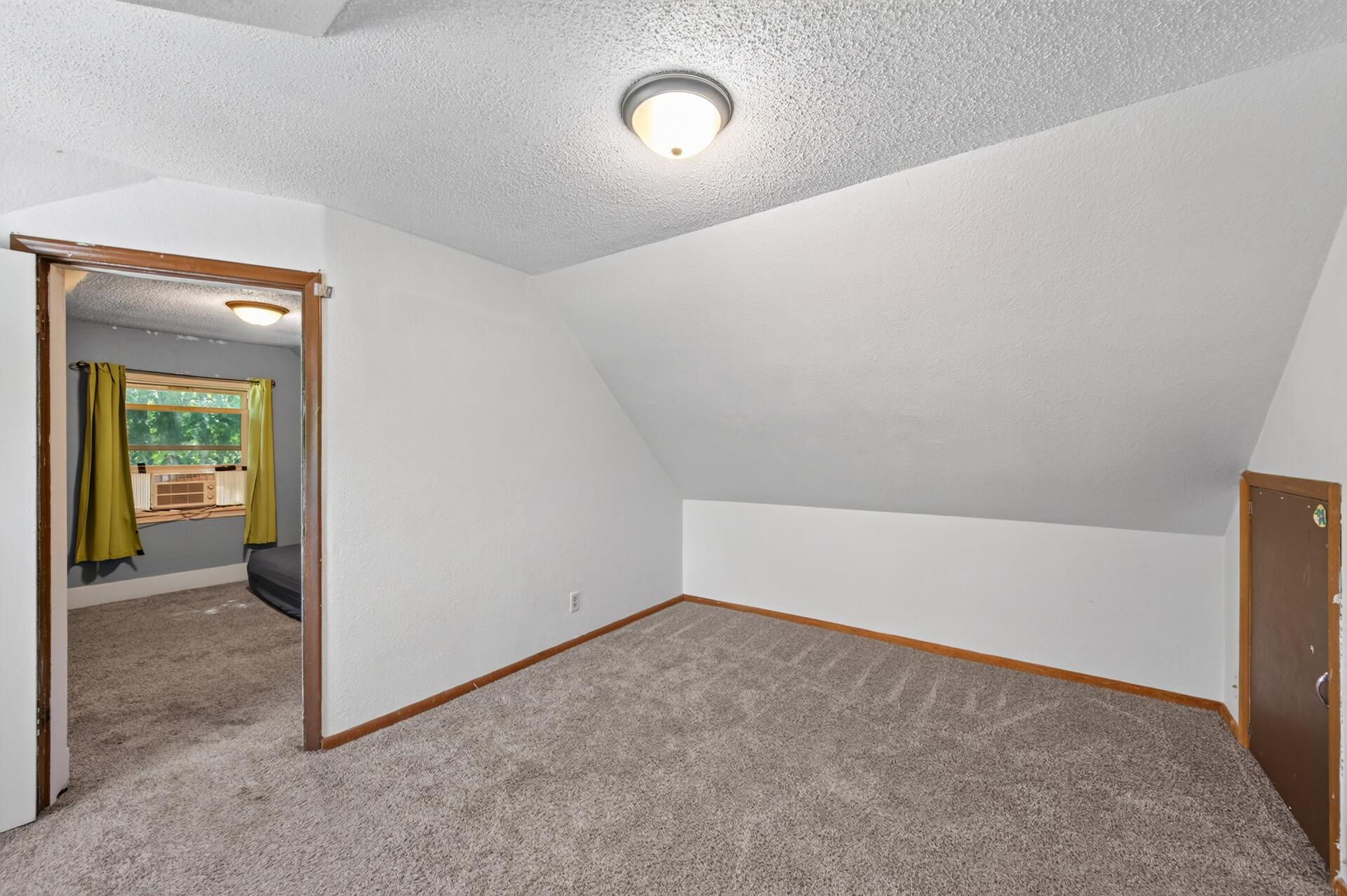 725 California Avenue E Property Photo 13