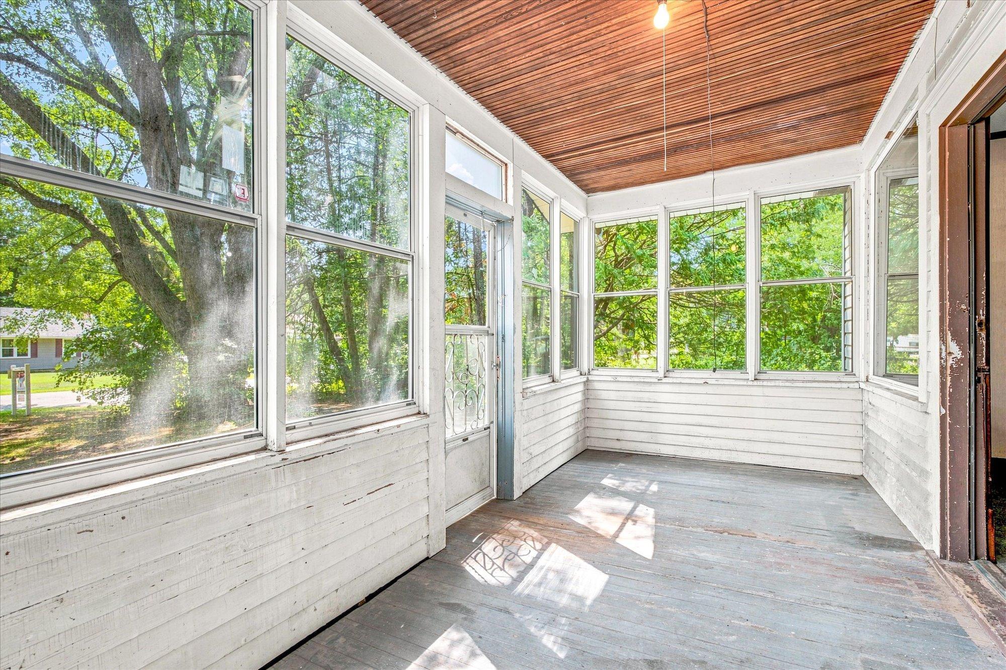 328 3rd Street Se Property Photo 3