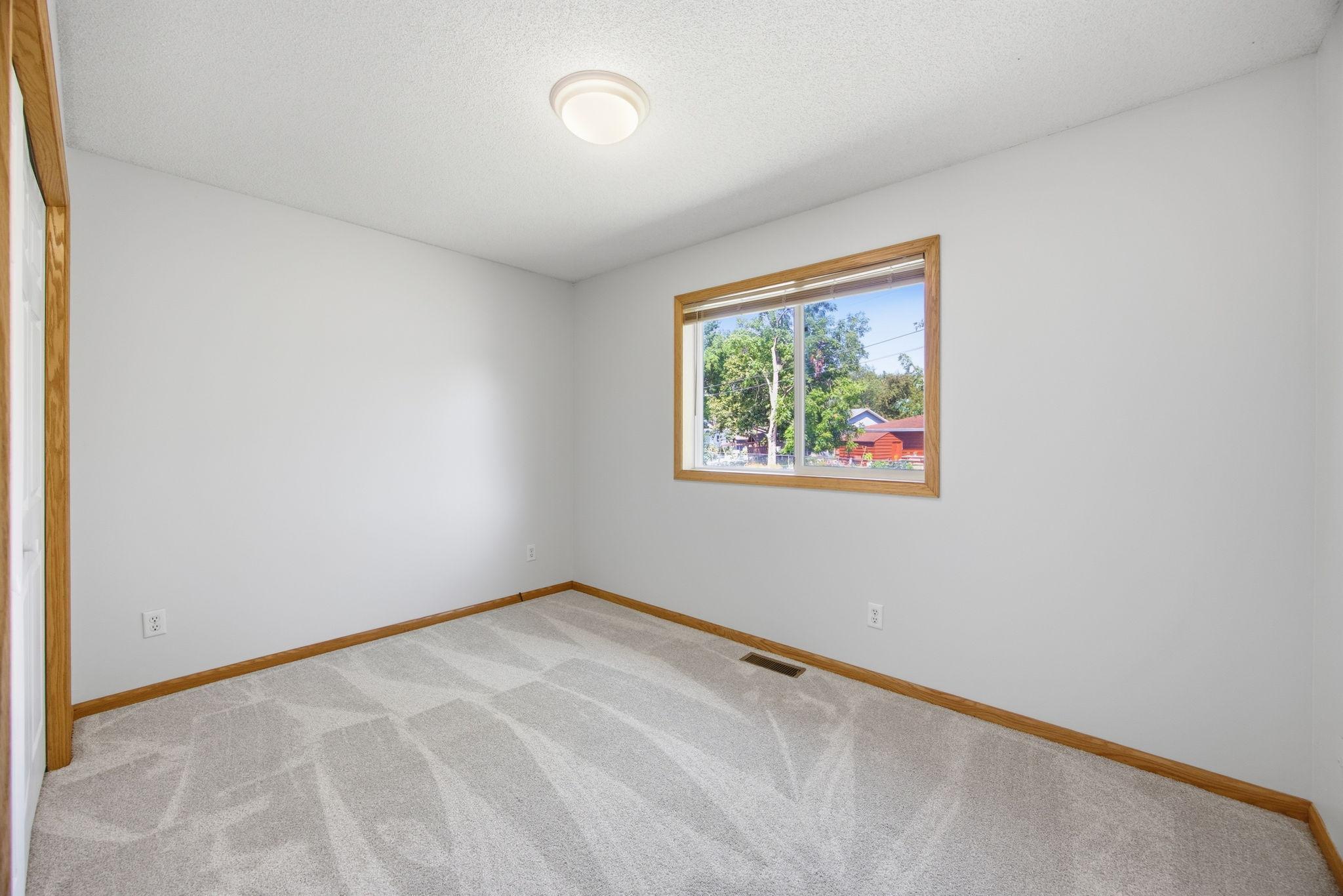 5522 Lambert Avenue Ne Property Photo 17