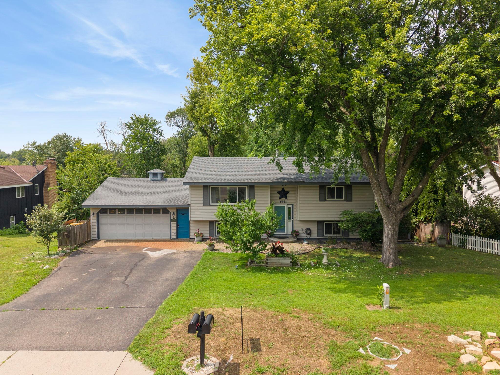 6441 Edgemont Boulevard N Property Photo 2