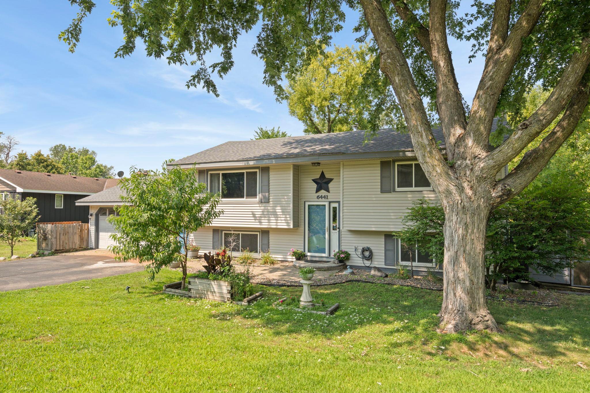 6441 Edgemont Boulevard N Property Photo 5
