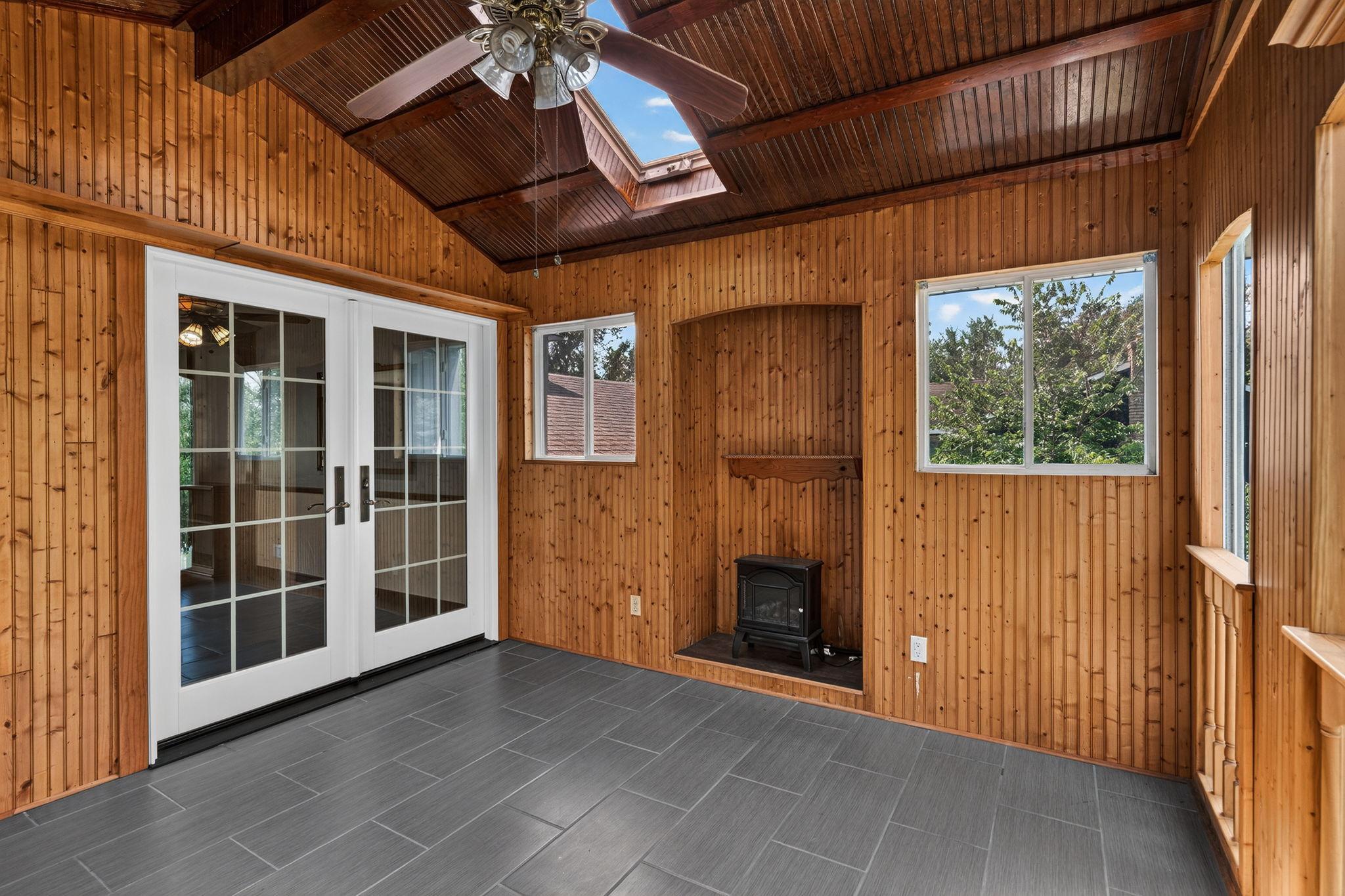 6441 Edgemont Boulevard N Property Photo 20