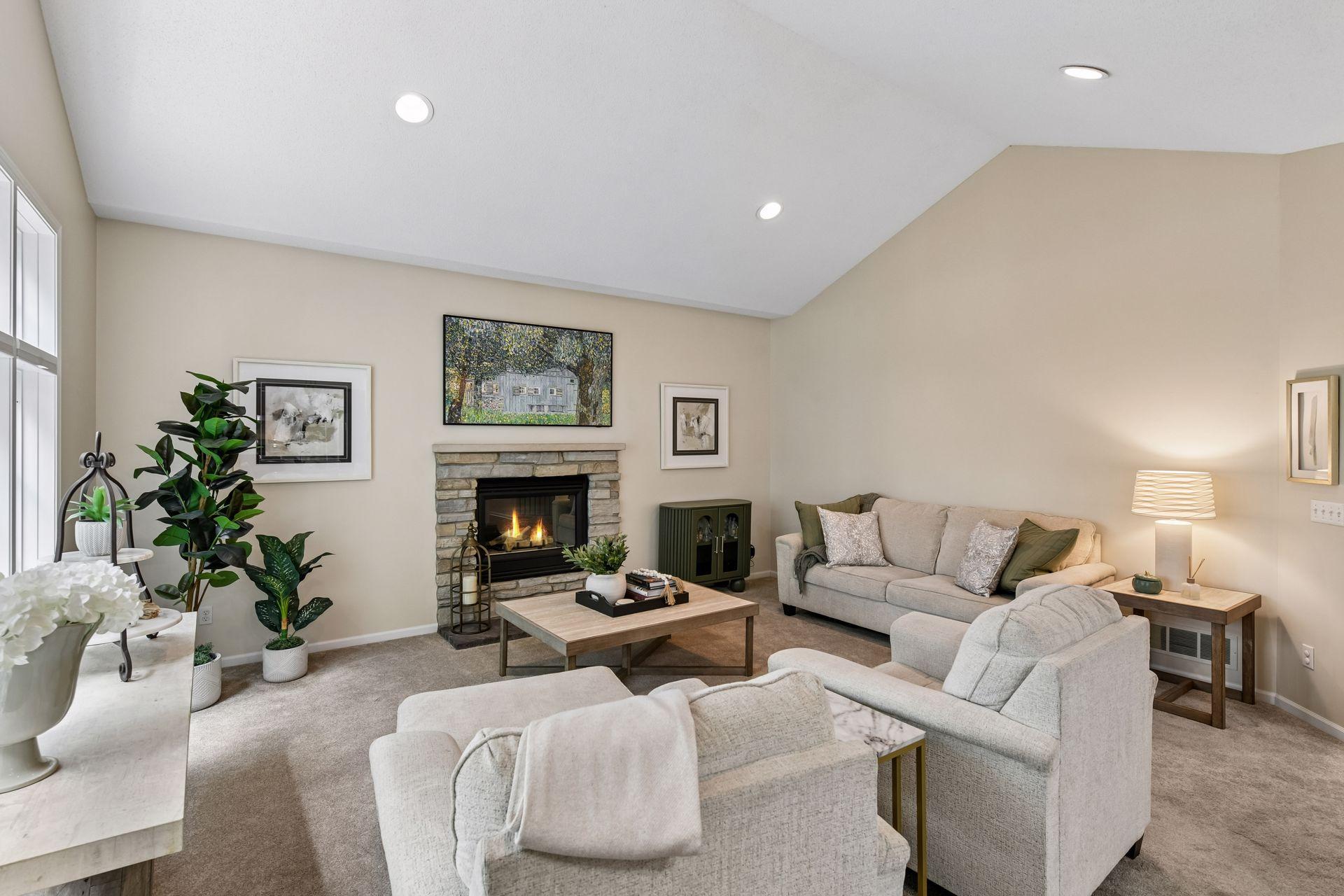 4908 Malibu Drive Property Photo 4