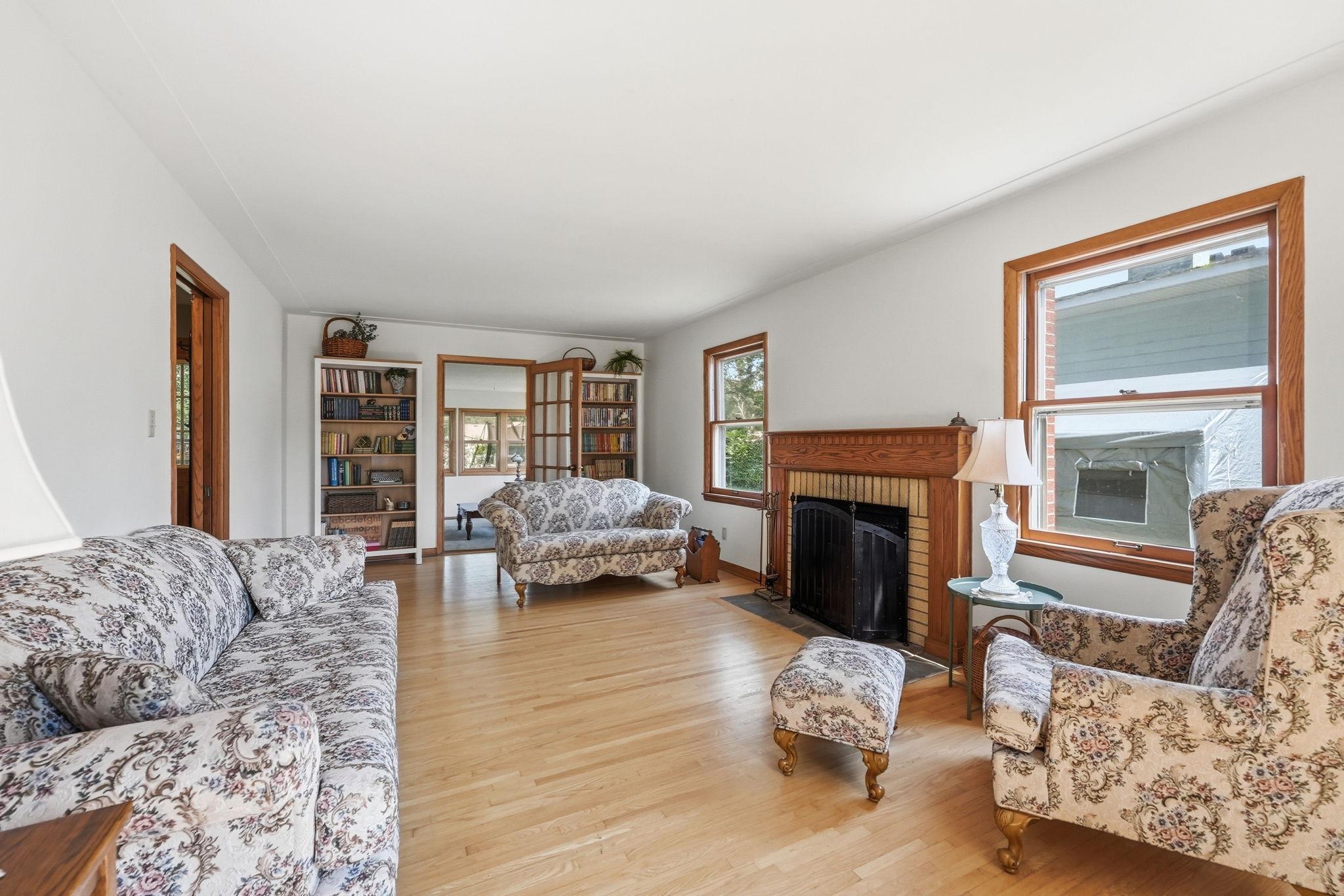 1041 23rd Avenue N Property Photo 7