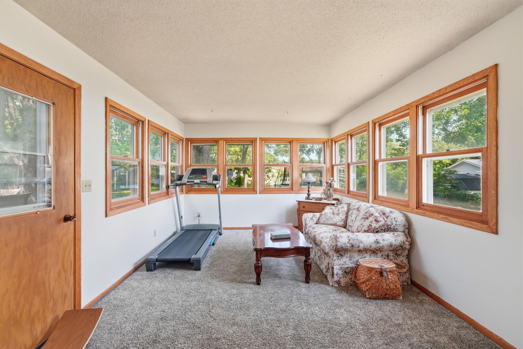 1041 23rd Avenue N Property Photo 9