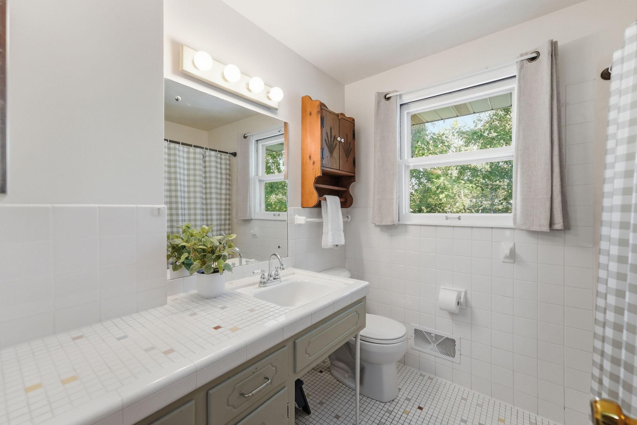 1041 23rd Avenue N Property Photo 13