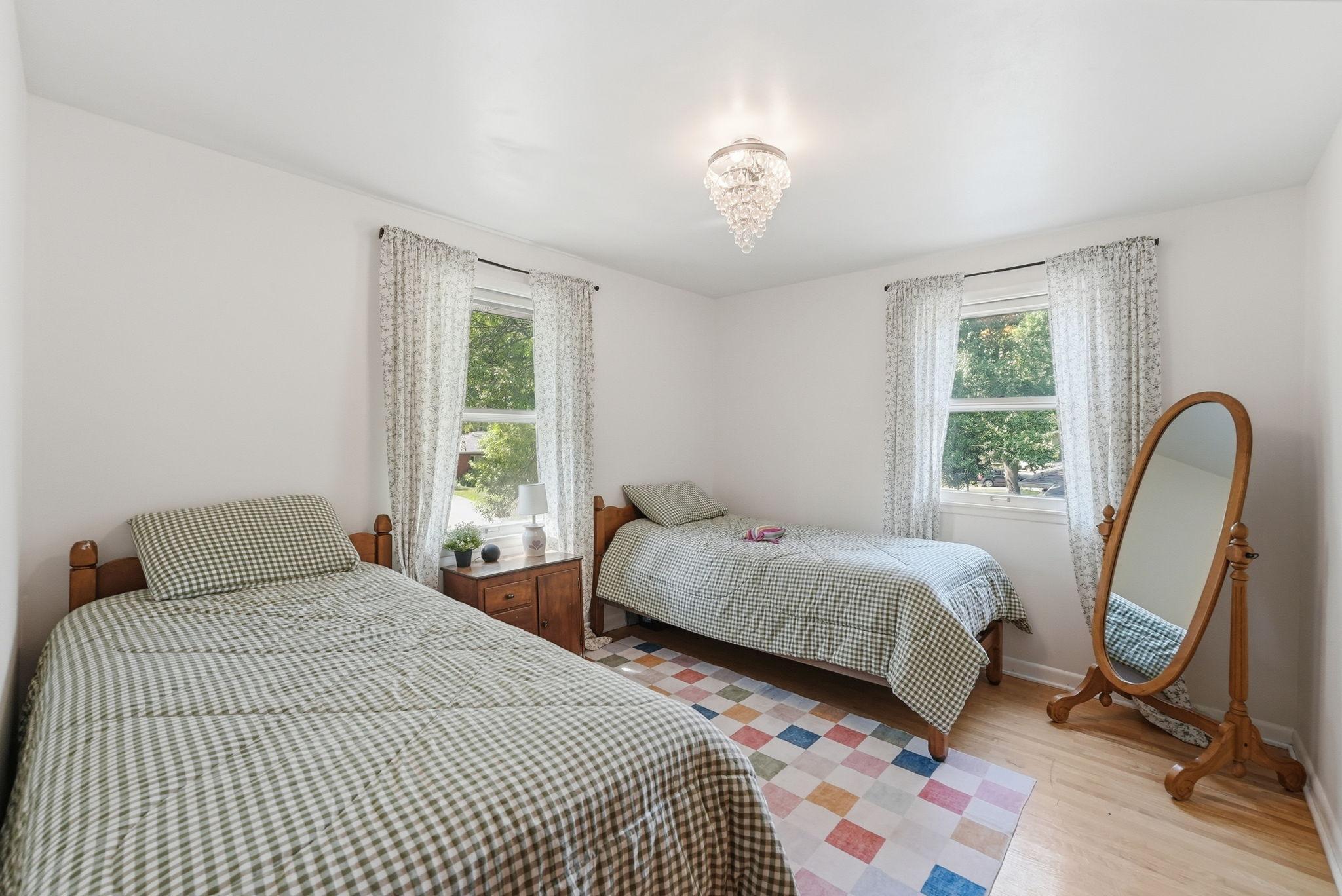 1041 23rd Avenue N Property Photo 15