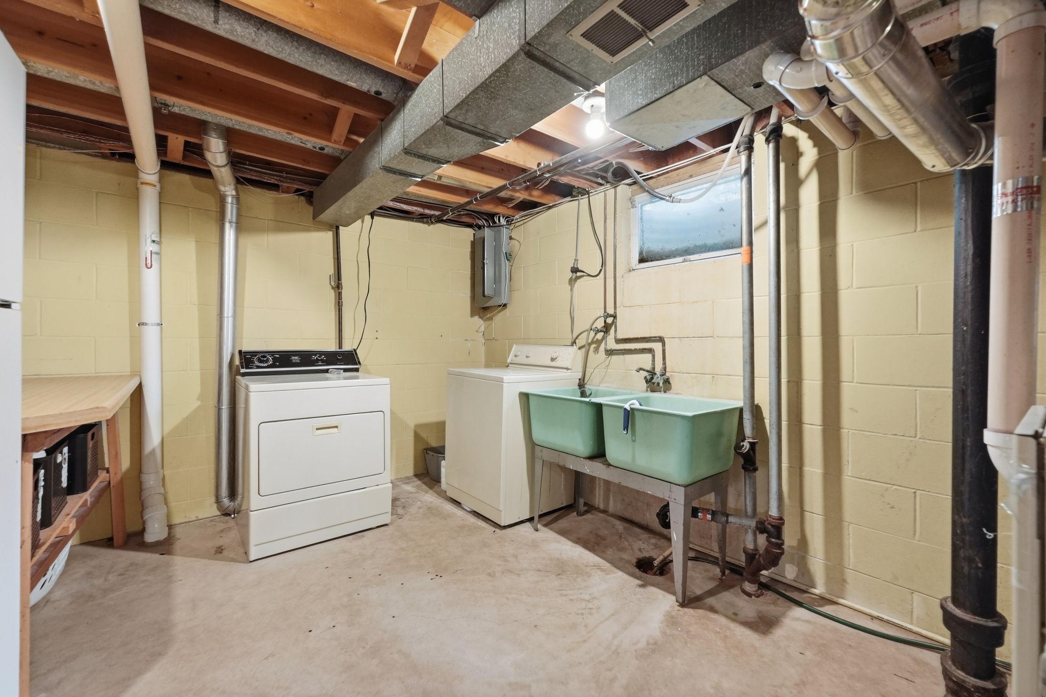 1041 23rd Avenue N Property Photo 21