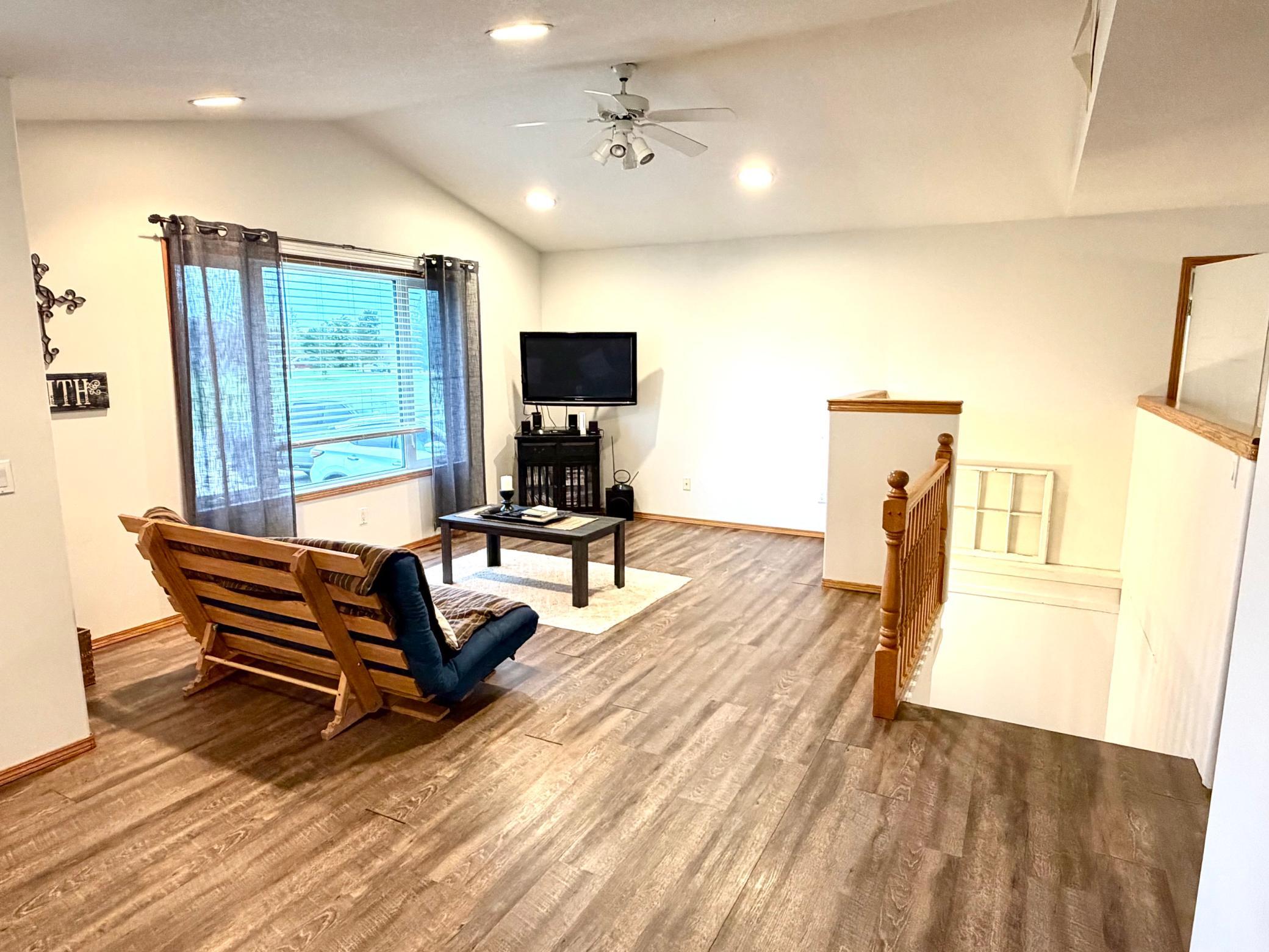 407 Oak Crest Boulevard Property Photo 2